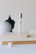 بخاخ معطر للغرف إنجلش بير اند فريزيا
