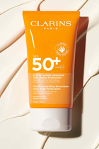 كريم يوث بروتكتينج واقي من الشمس عالي الحماية بعامل حماية SPF50 للجسم