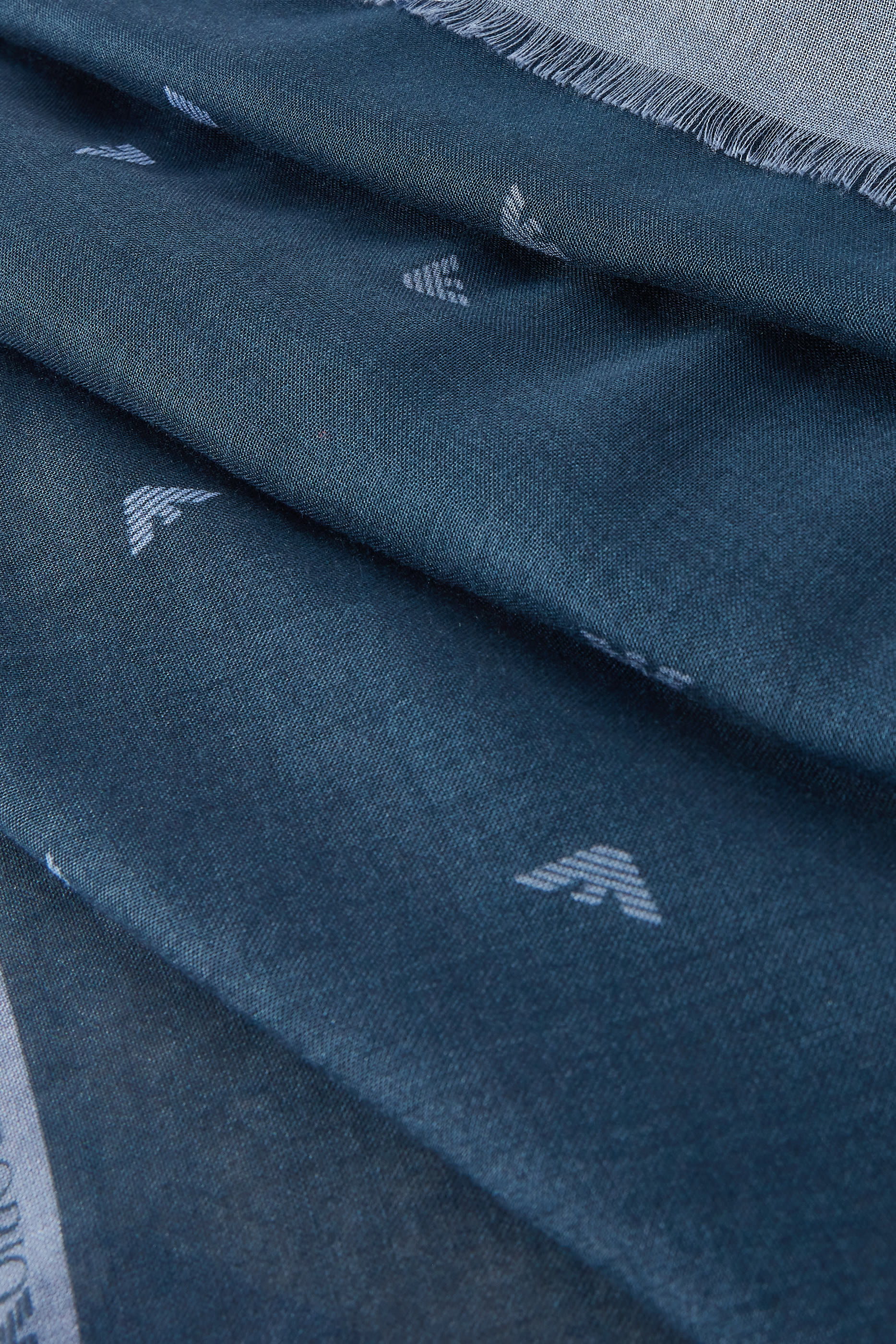 وشاح بشعار الماركة بحجم كبير