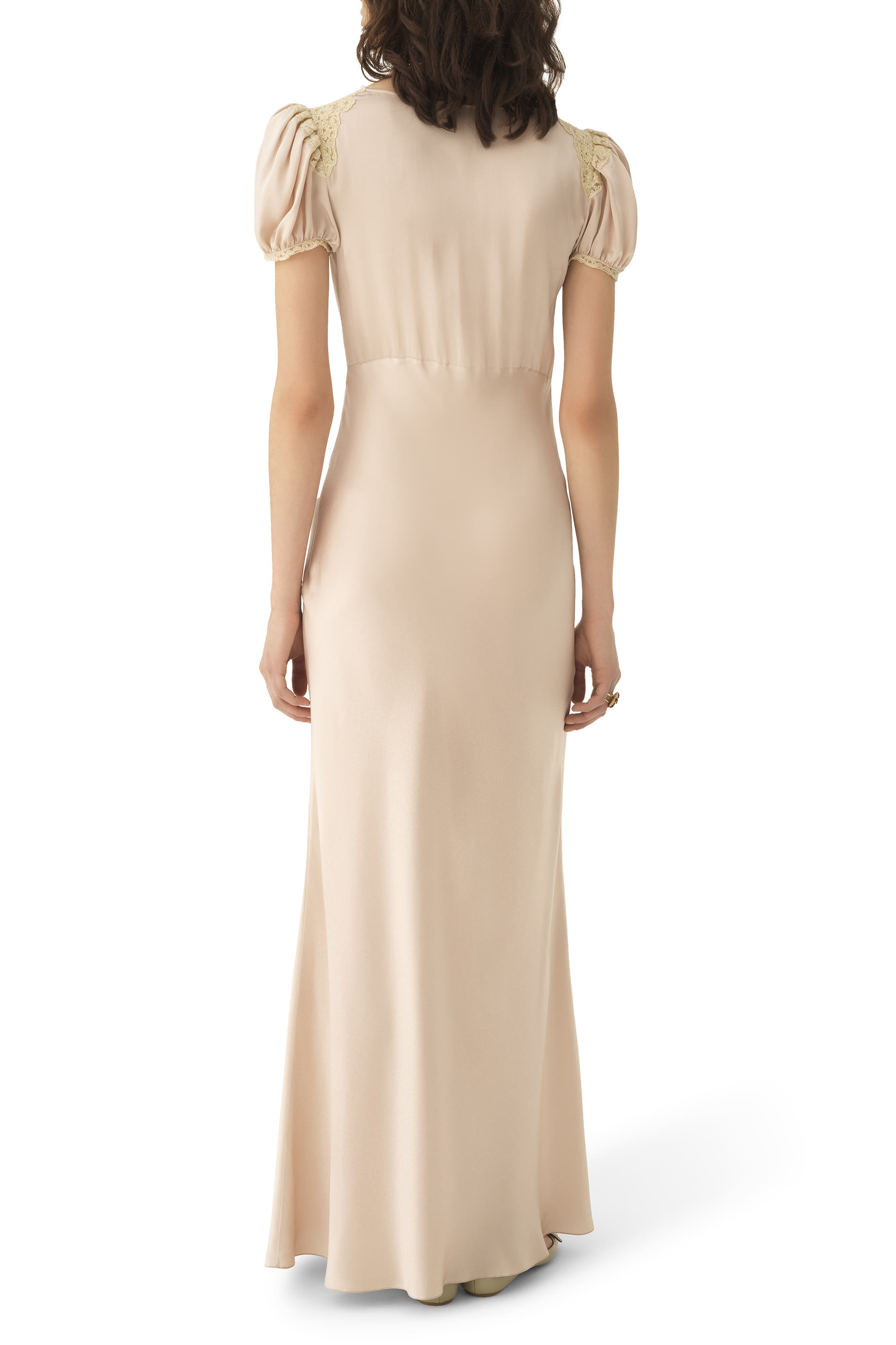 فستان بقصة مستقيمة وأكمام منفوخة حرير