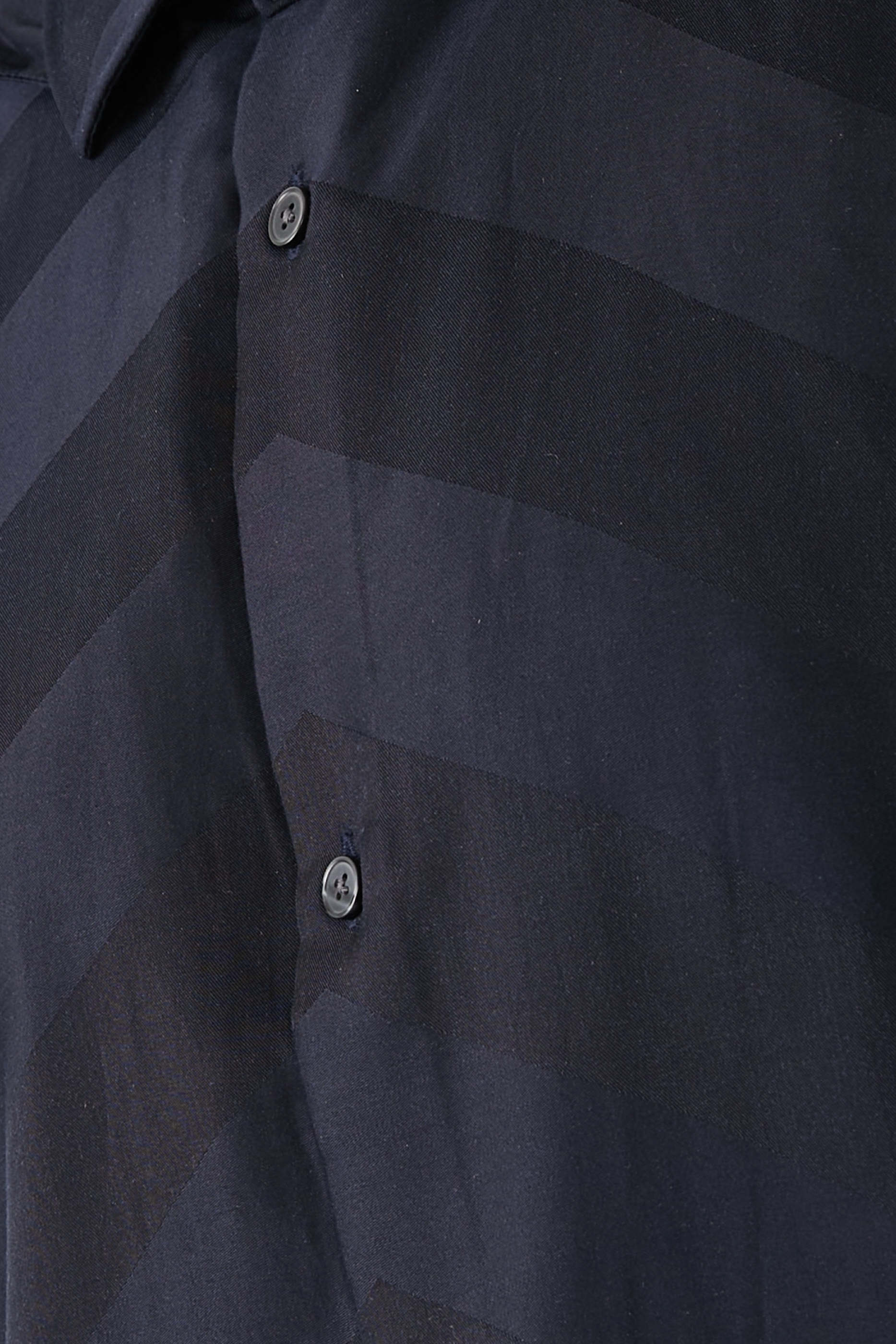 قميص بغطاء رأس قابل للفصل