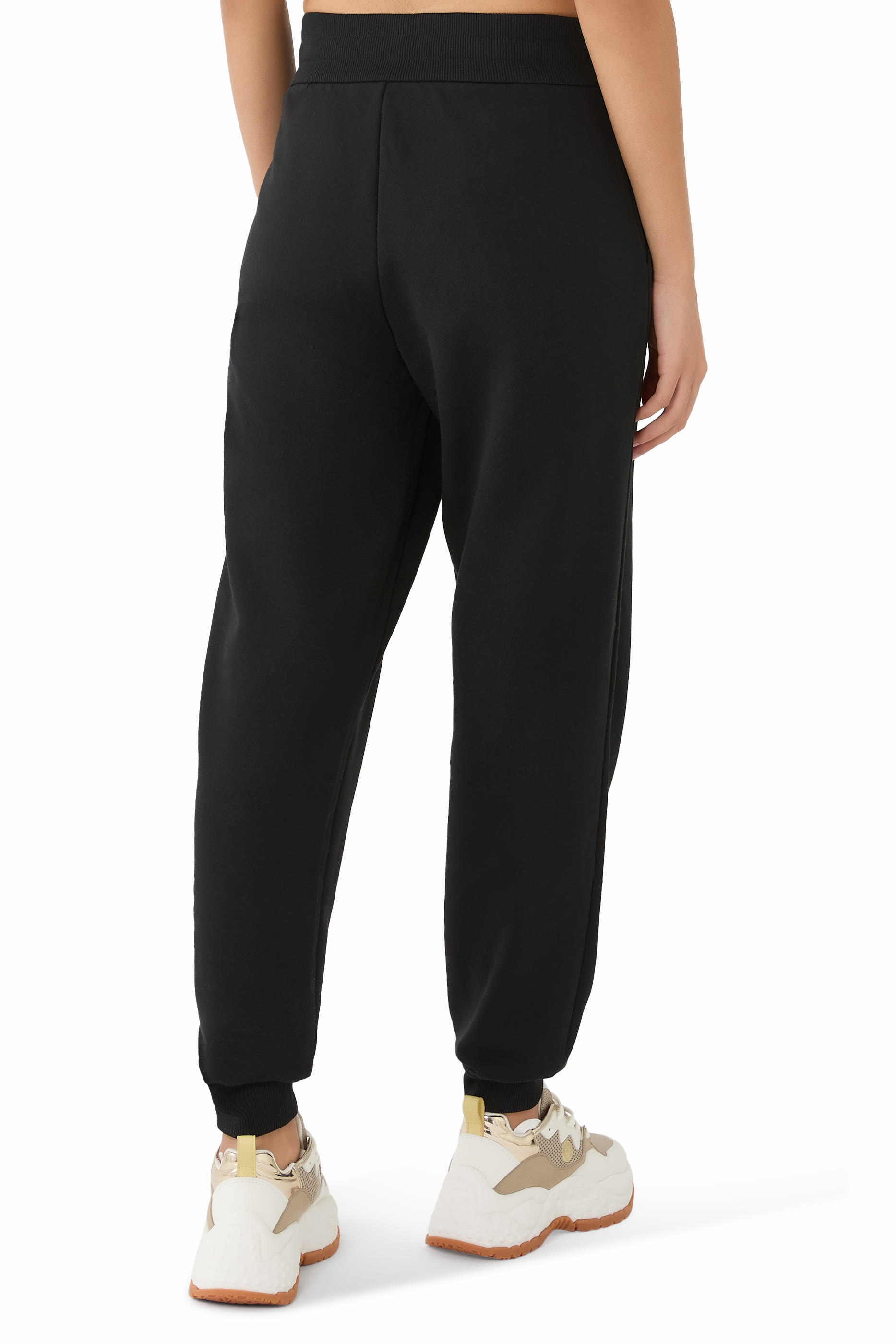 بنطال رياضي بشعار الماركة بإصدار لرمضان