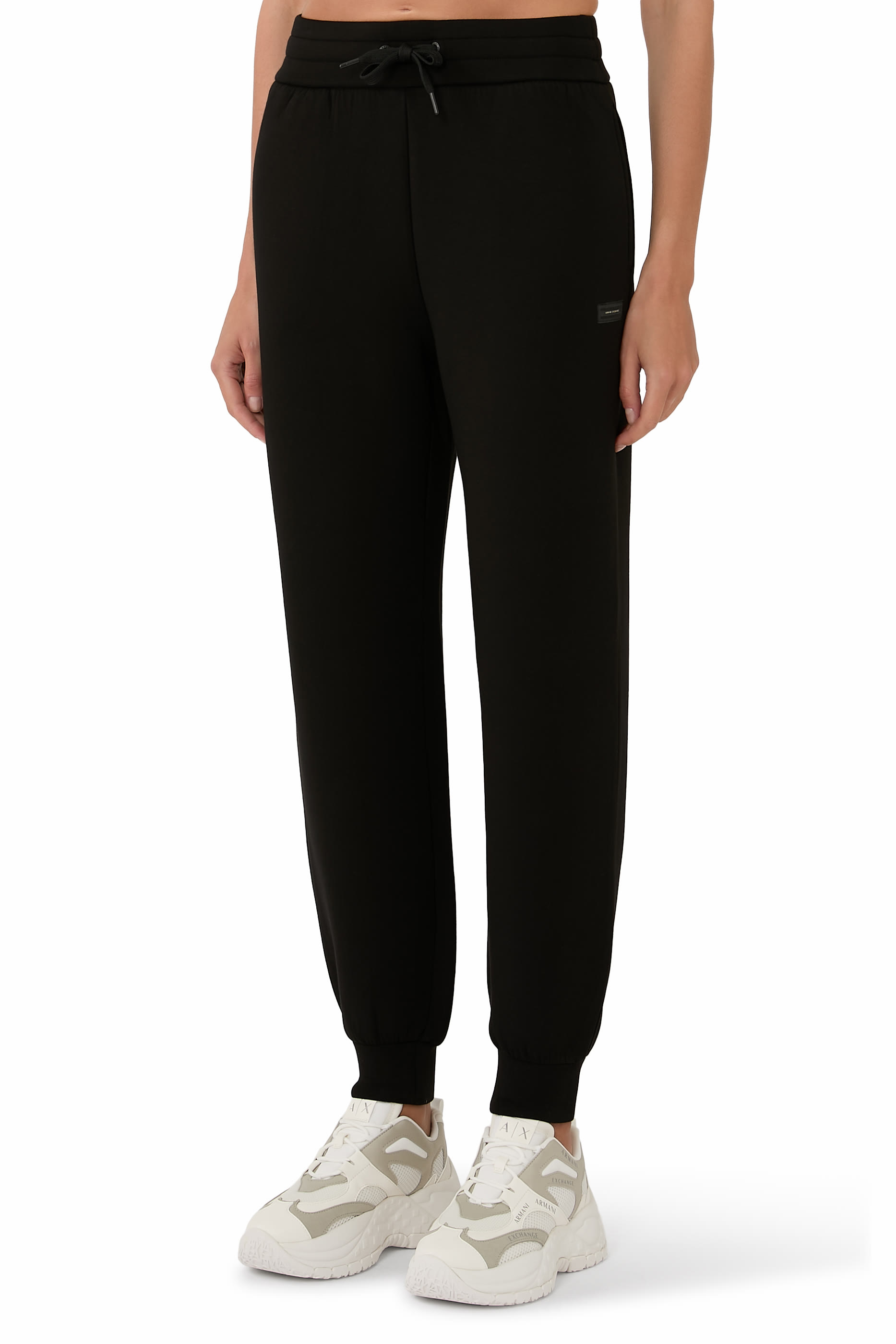 بنطال رياضي برباط تضييق وشعار الماركة