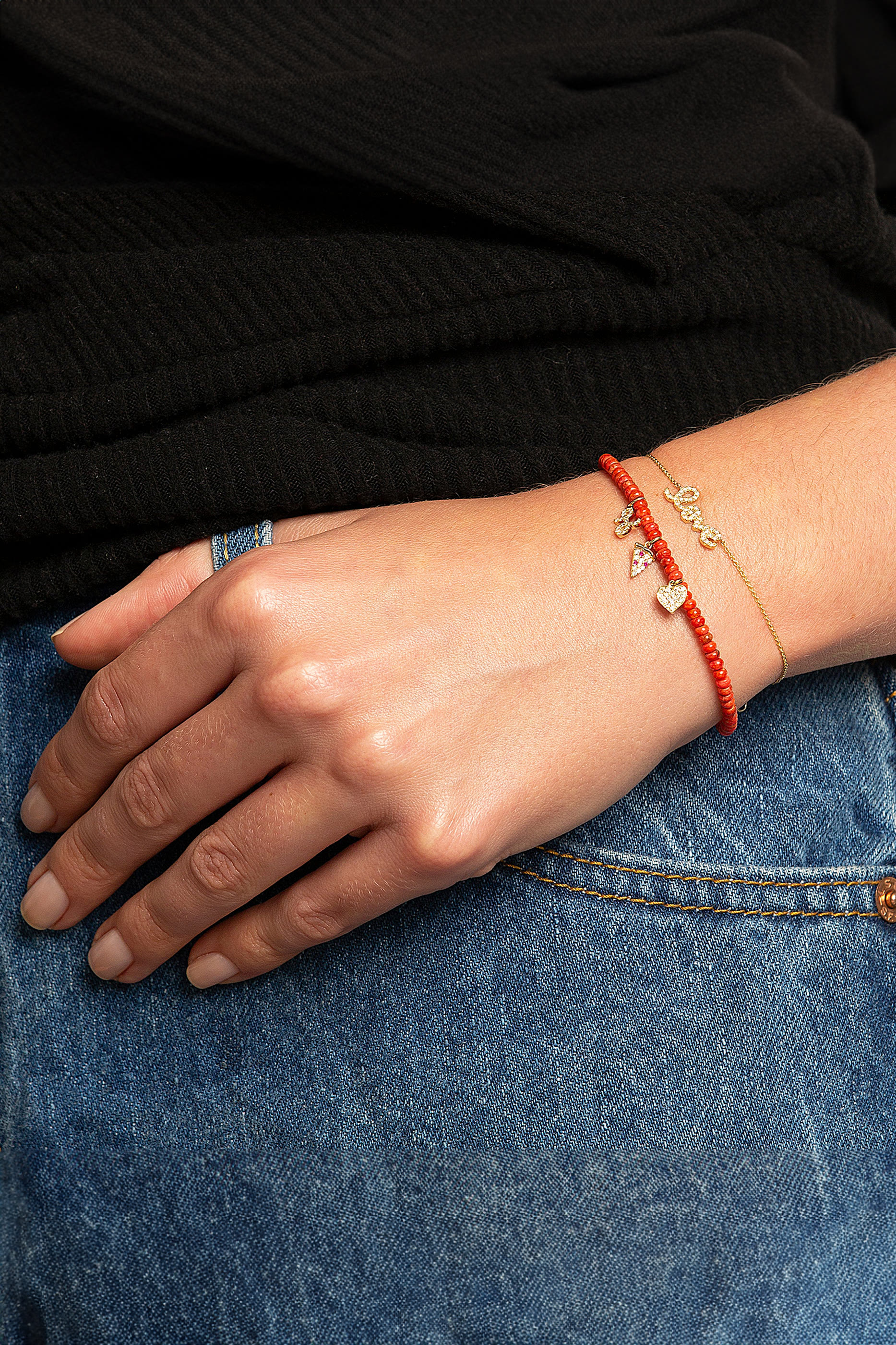 سوار بتصميم كلمة لوف مرصع بالماس ذهب أصفر عيار 14