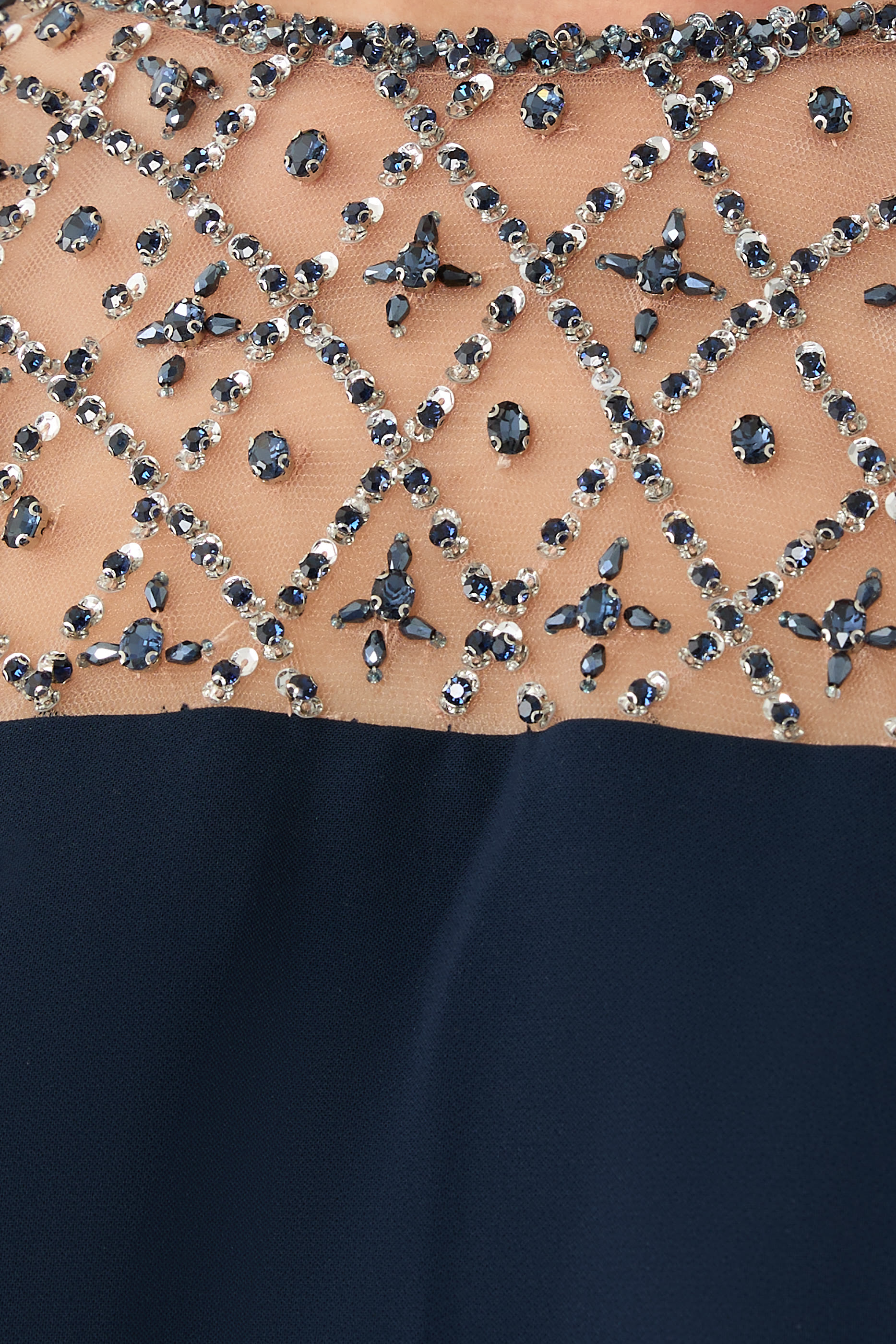 فستان سهرة بأكمام كاب مزين بخرز