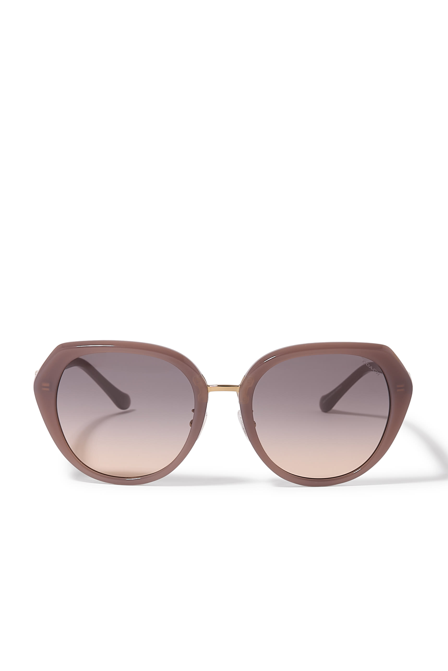  نظارة شمسية بإطار عين القطة عريض وأذرع رفيعة مزينة بشعار C