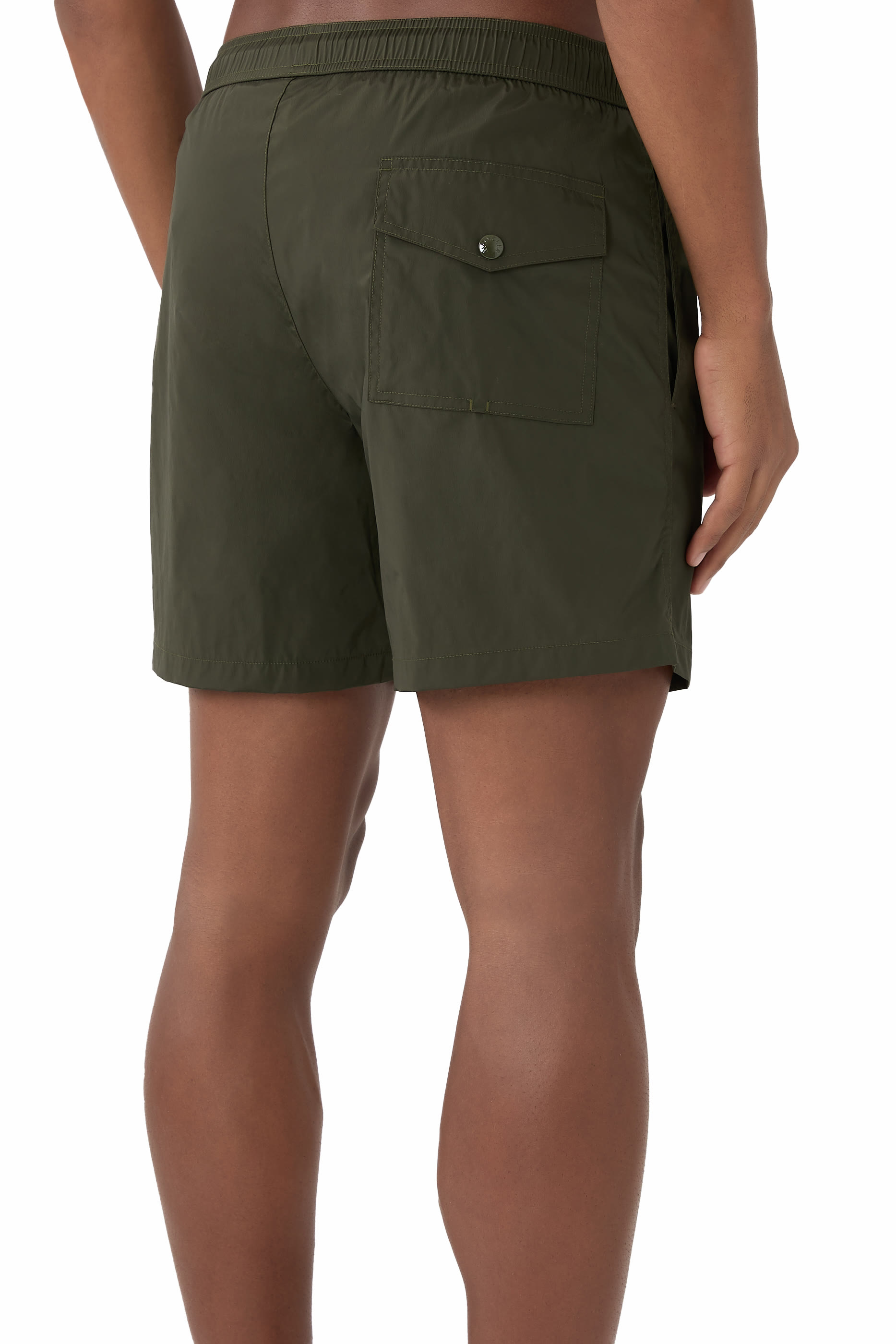 شورت سباحة بشعار الماركة