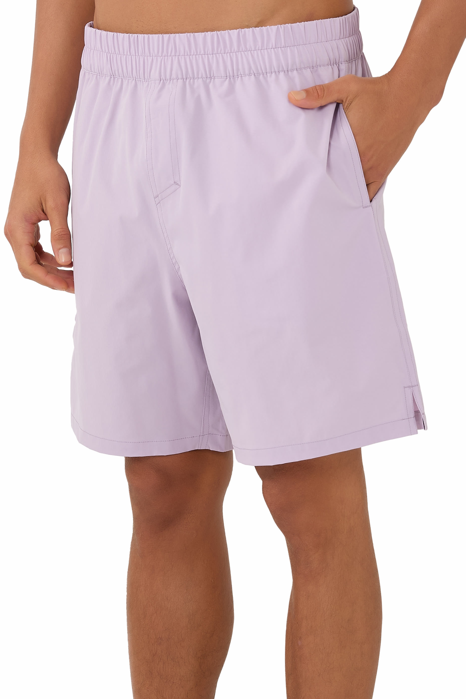 شورت سباحة بشعار الماركة 