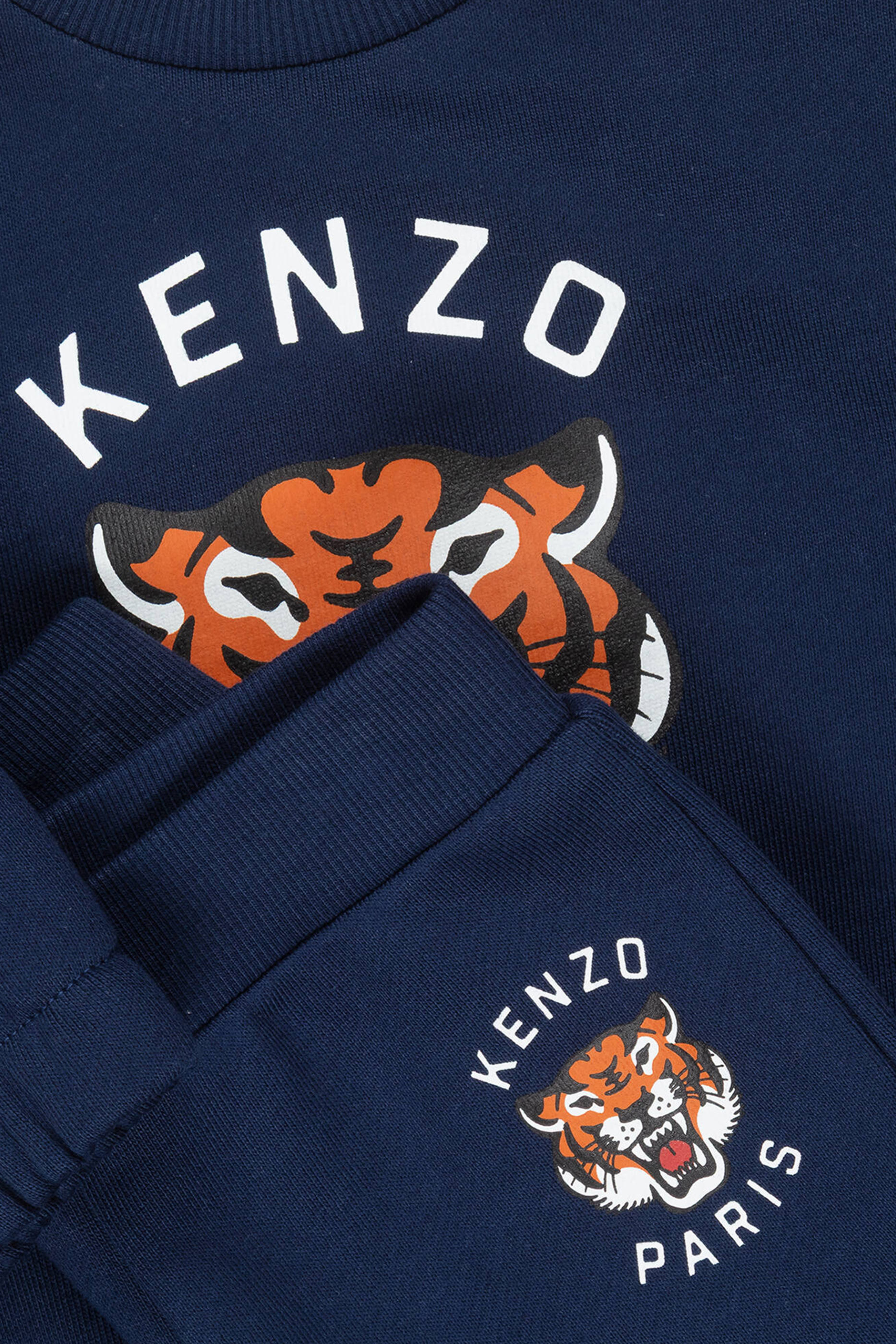 طقم بنطال وسويت شيرت بشعار الماركة للأطفال