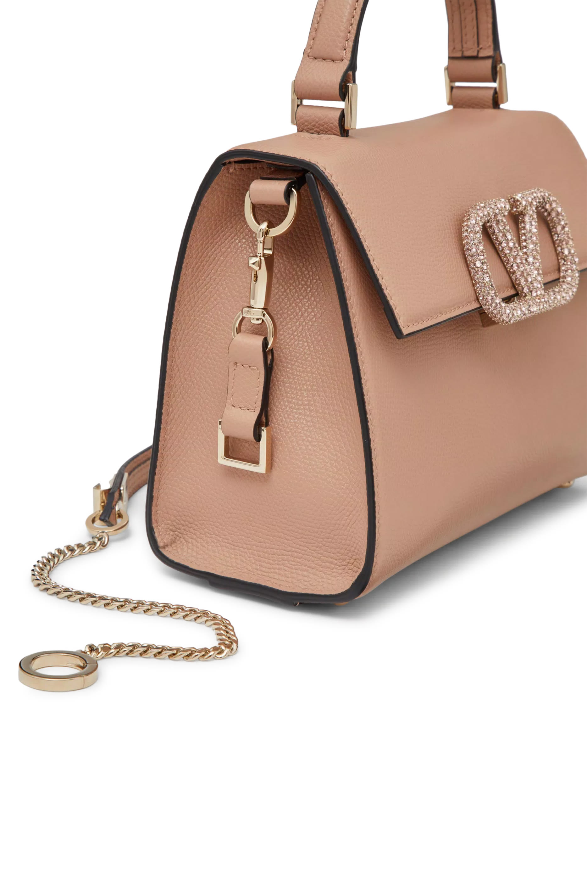 حقيبة يد صغيرة بشعار الماركة المرصع بأحجار براقة