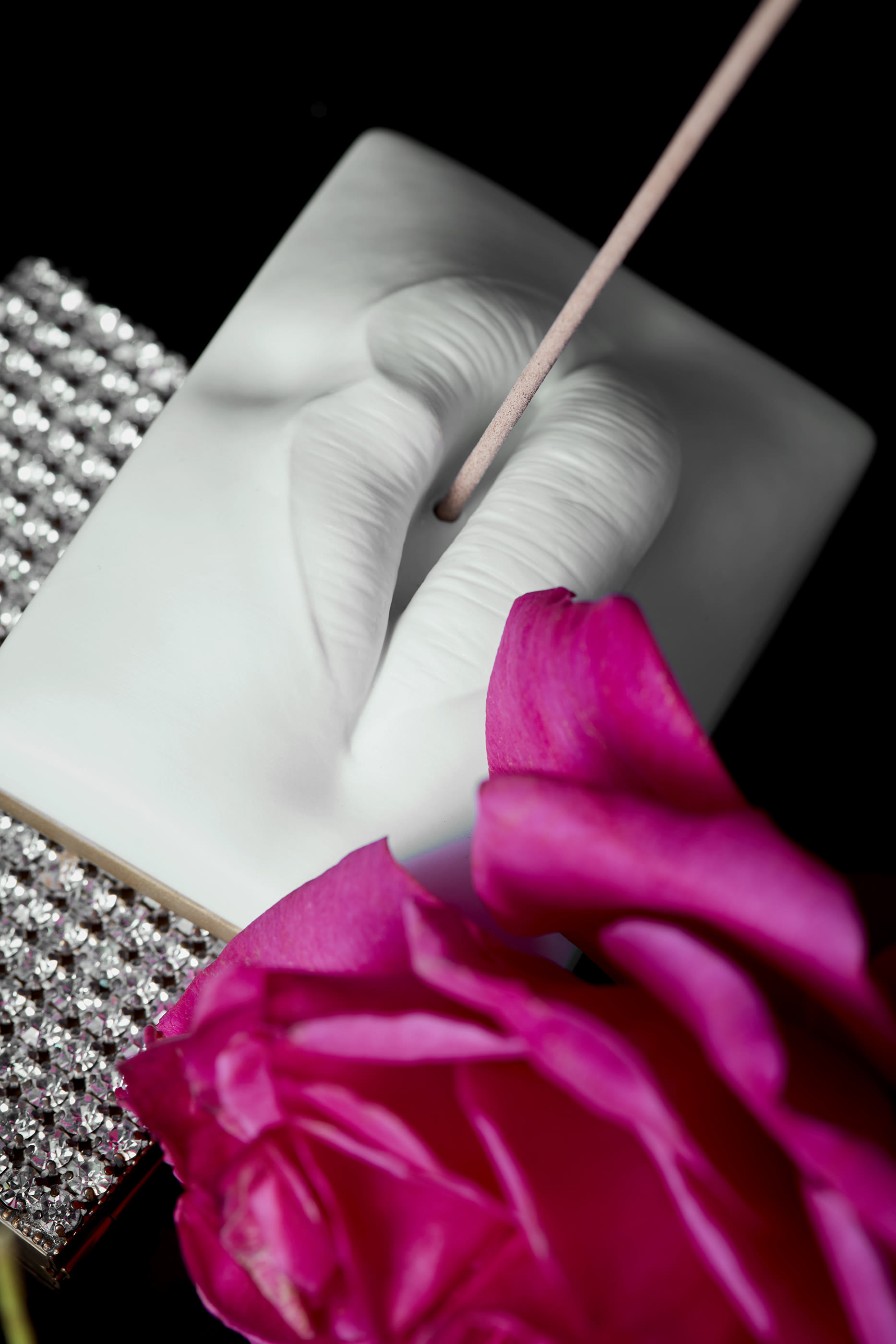 حامل بخور بتصميم شفتين