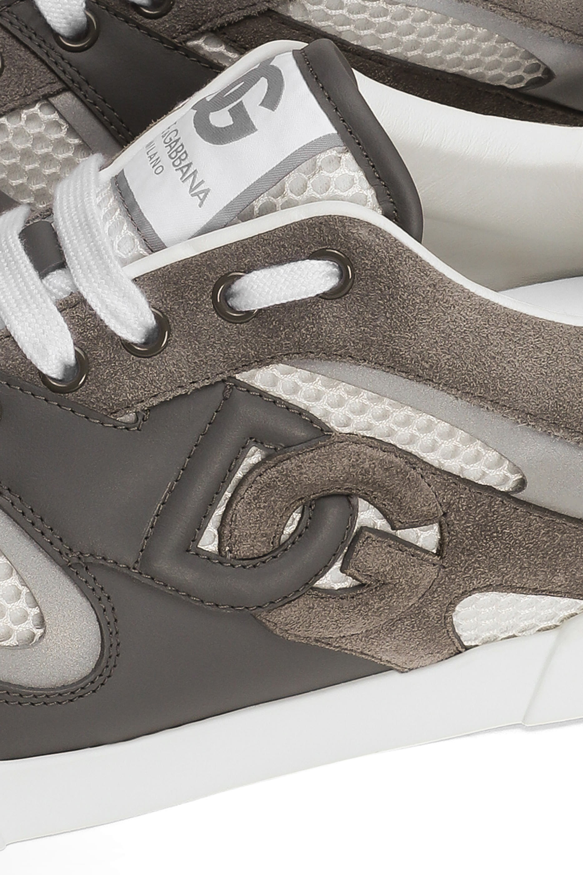 سنيكرز بشعار الماركة جلد