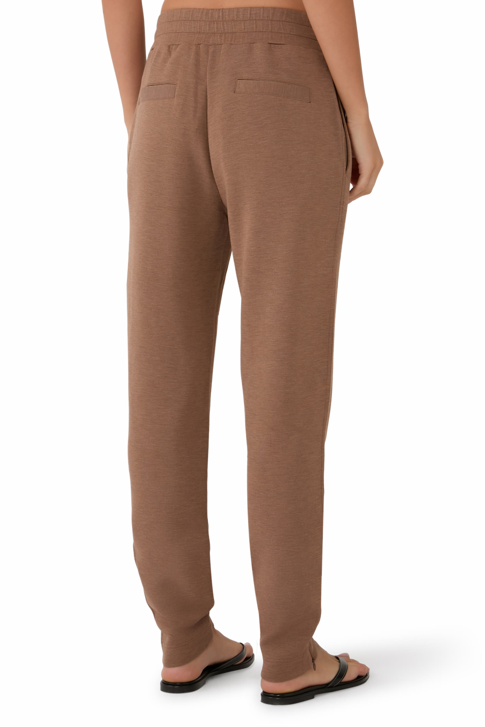 بنطال بحافة بسحاب وقصة ضيقة