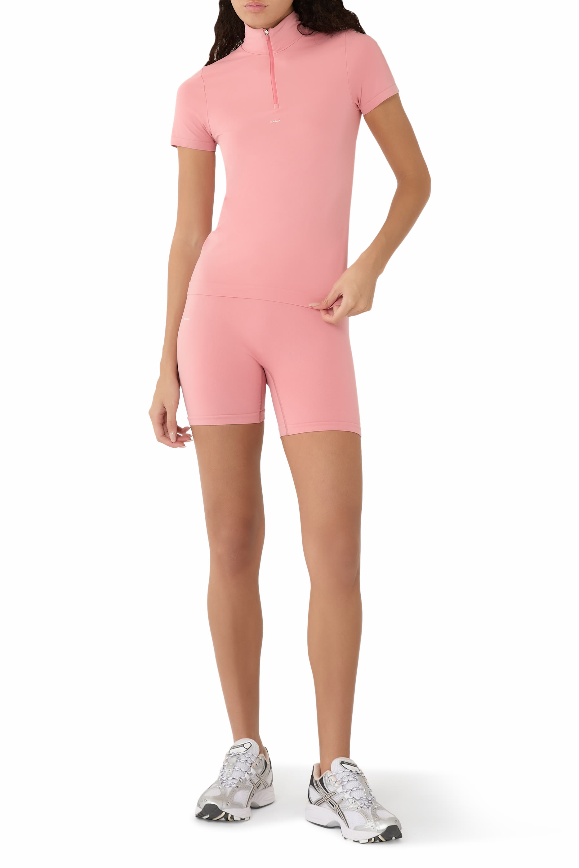 شورت بتصميم ضاغط خامات نباتية مطاطية