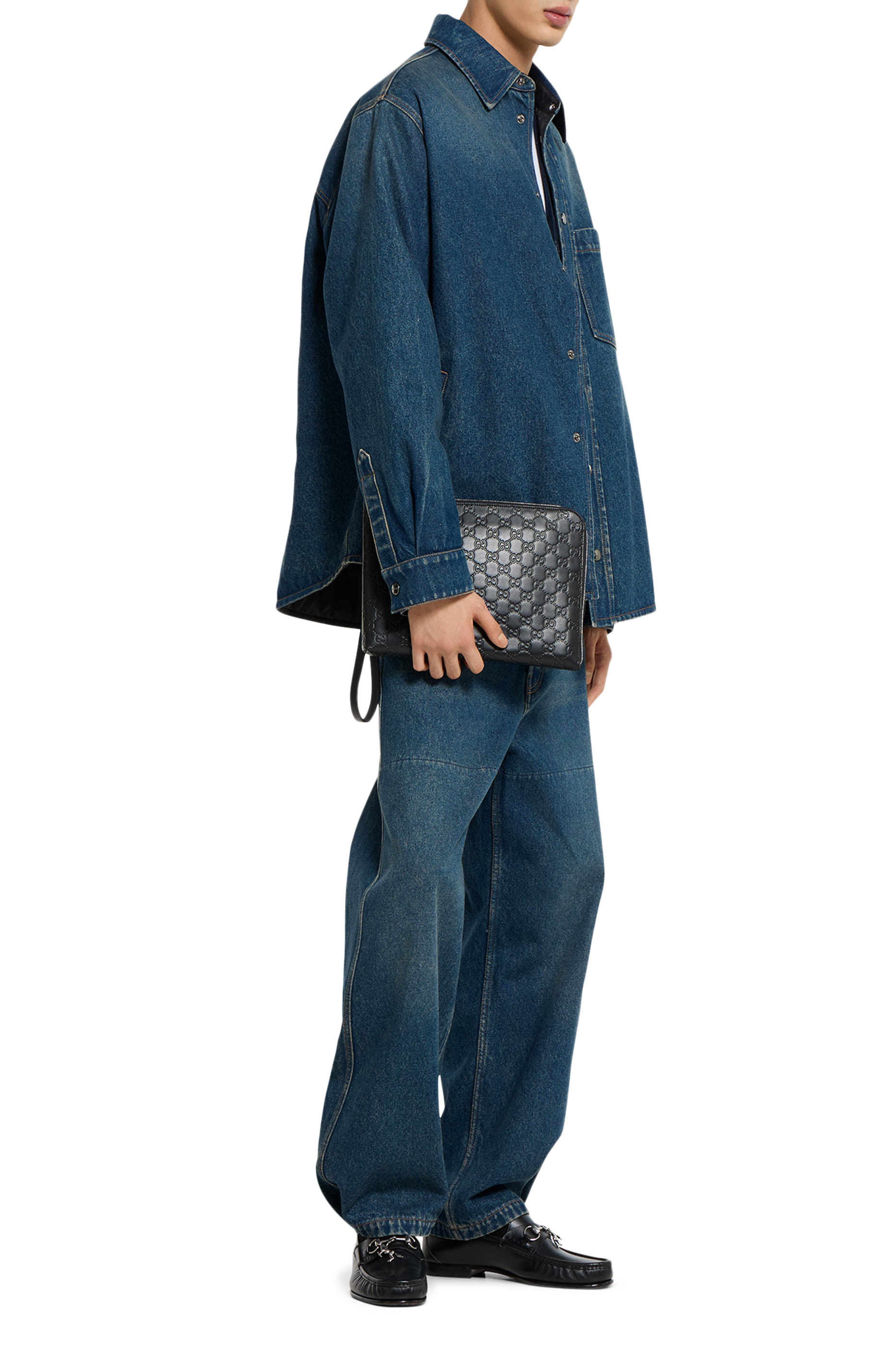 كلاتش بنقشة حرفي شعار الماركة