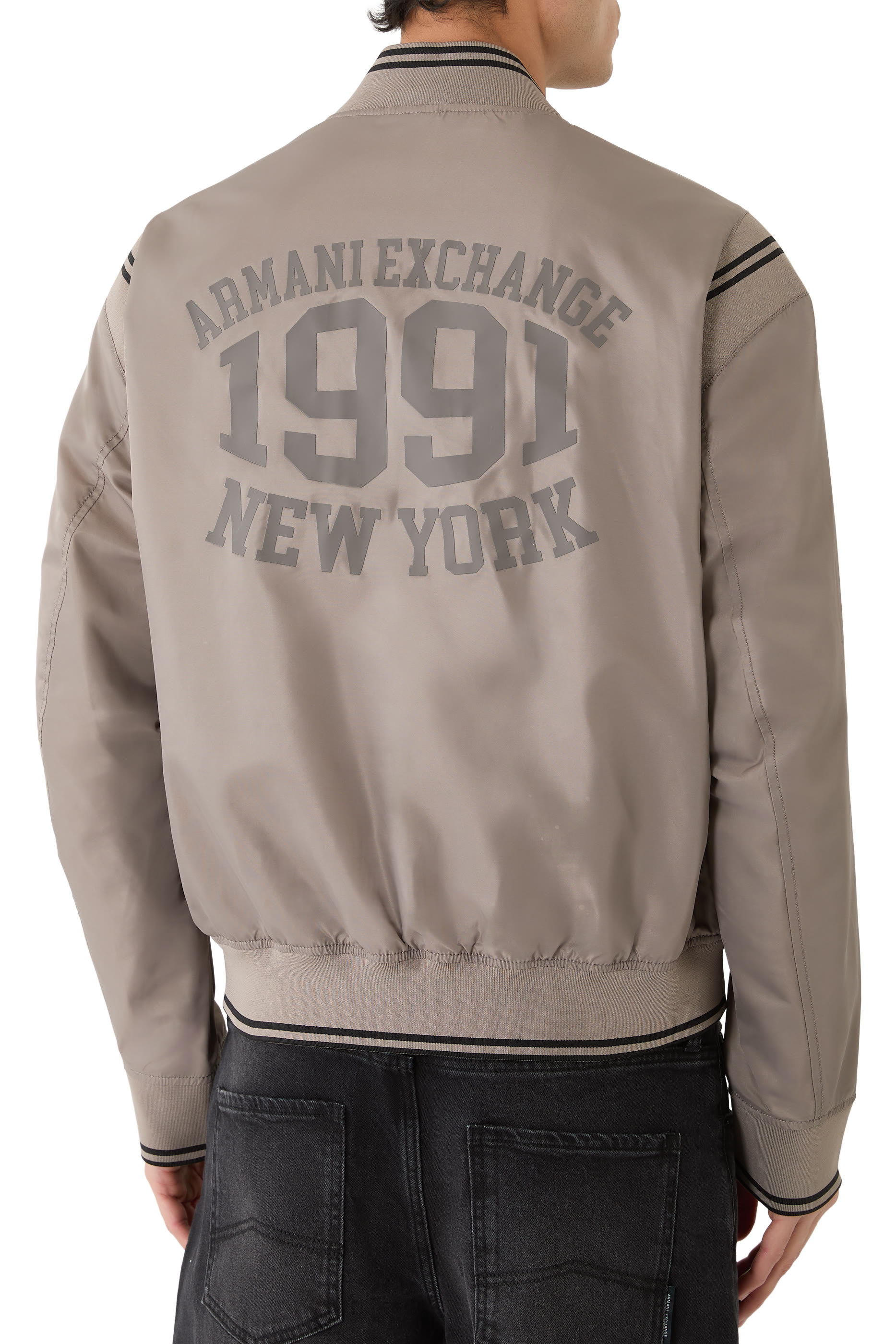 جاكيت فضفاض بسحاب بطبعة شعار الماركة 