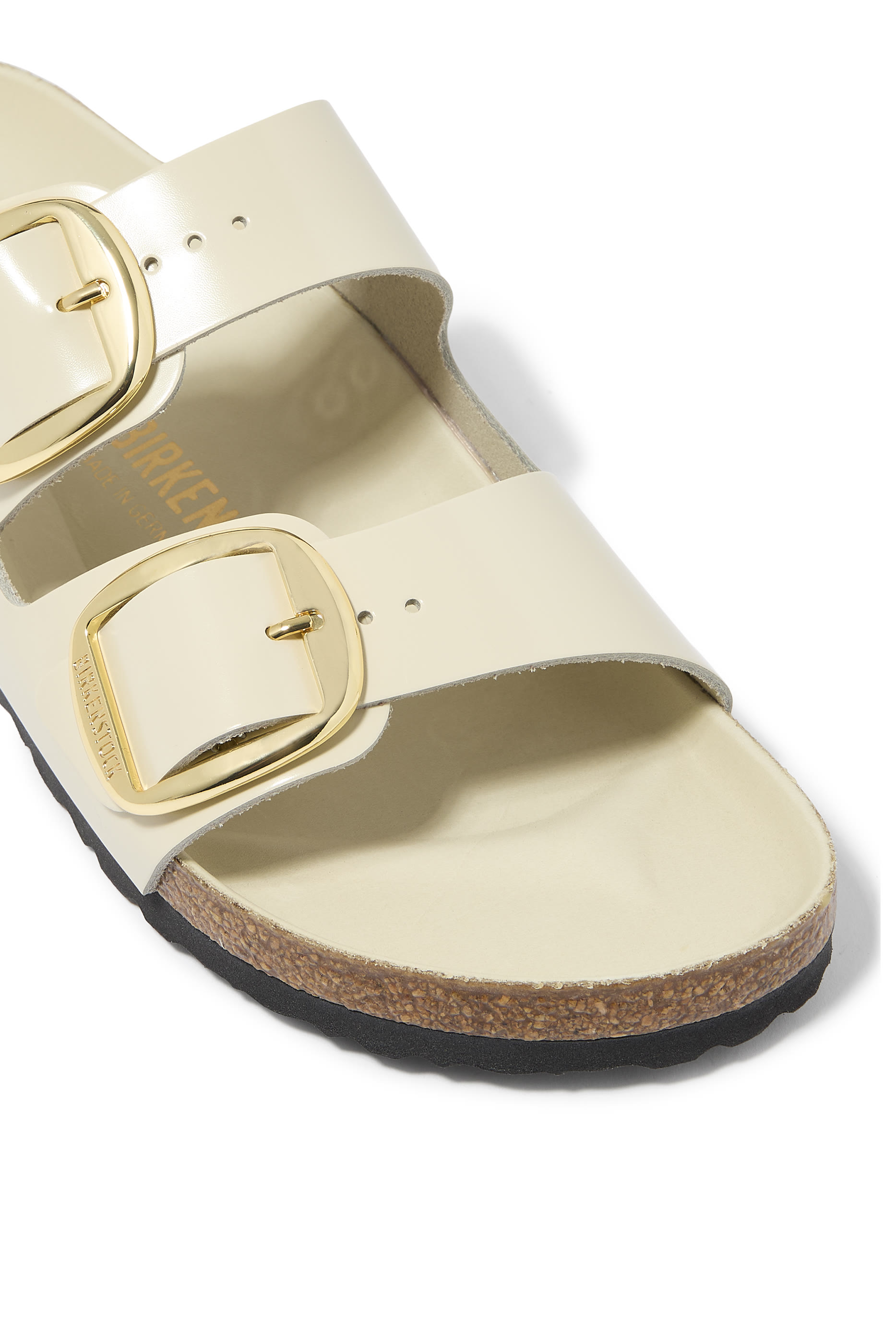 حذاء خفيف بإبزيم كبير