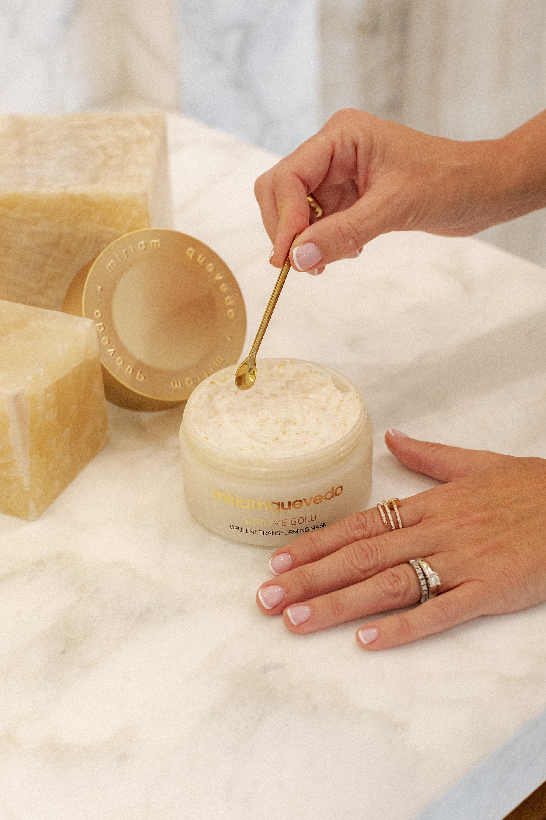 ماسك سوبليم جولد ابيولنت ترونسفورمينغ