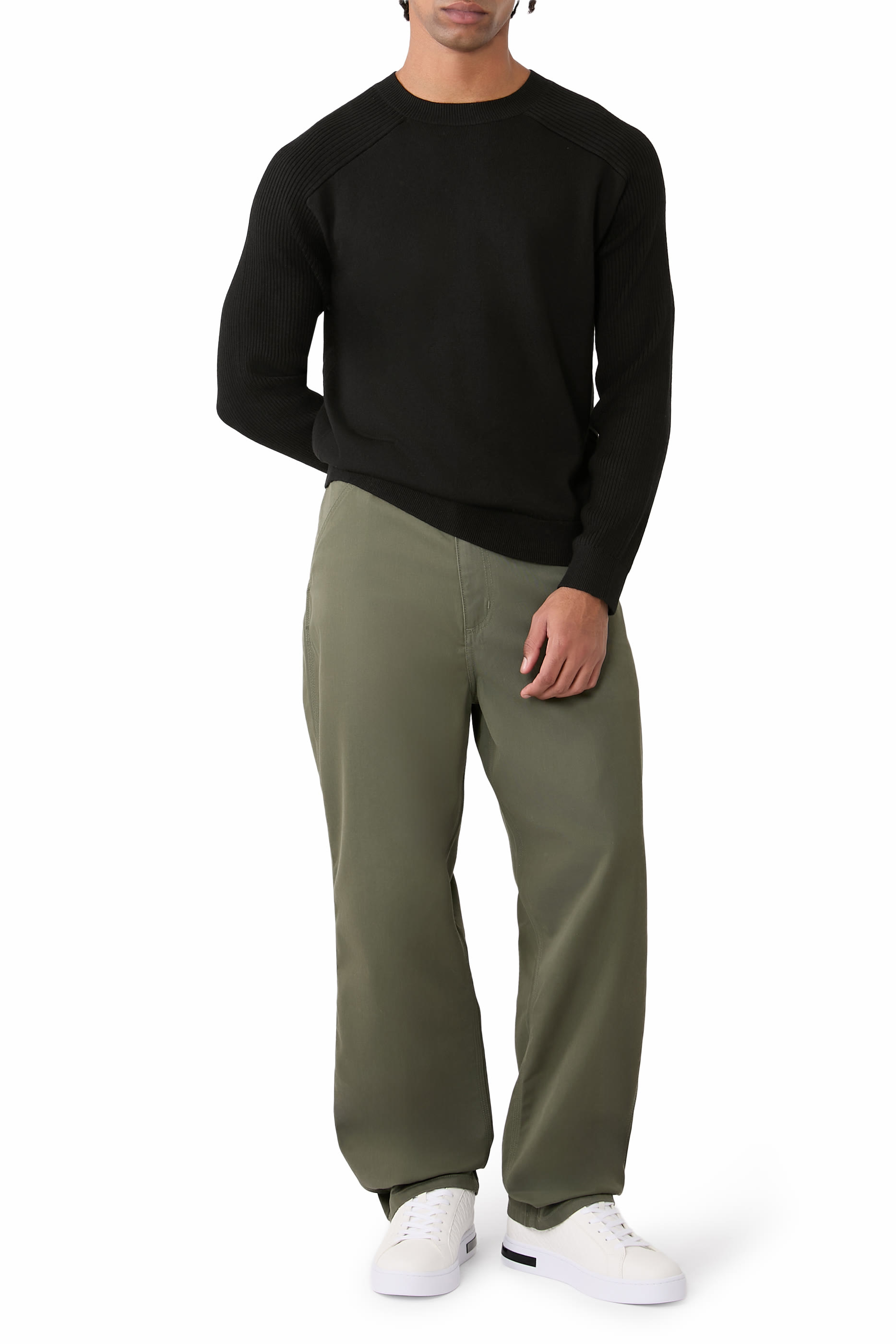 سترة بياقة ضيقة بشعار الماركة