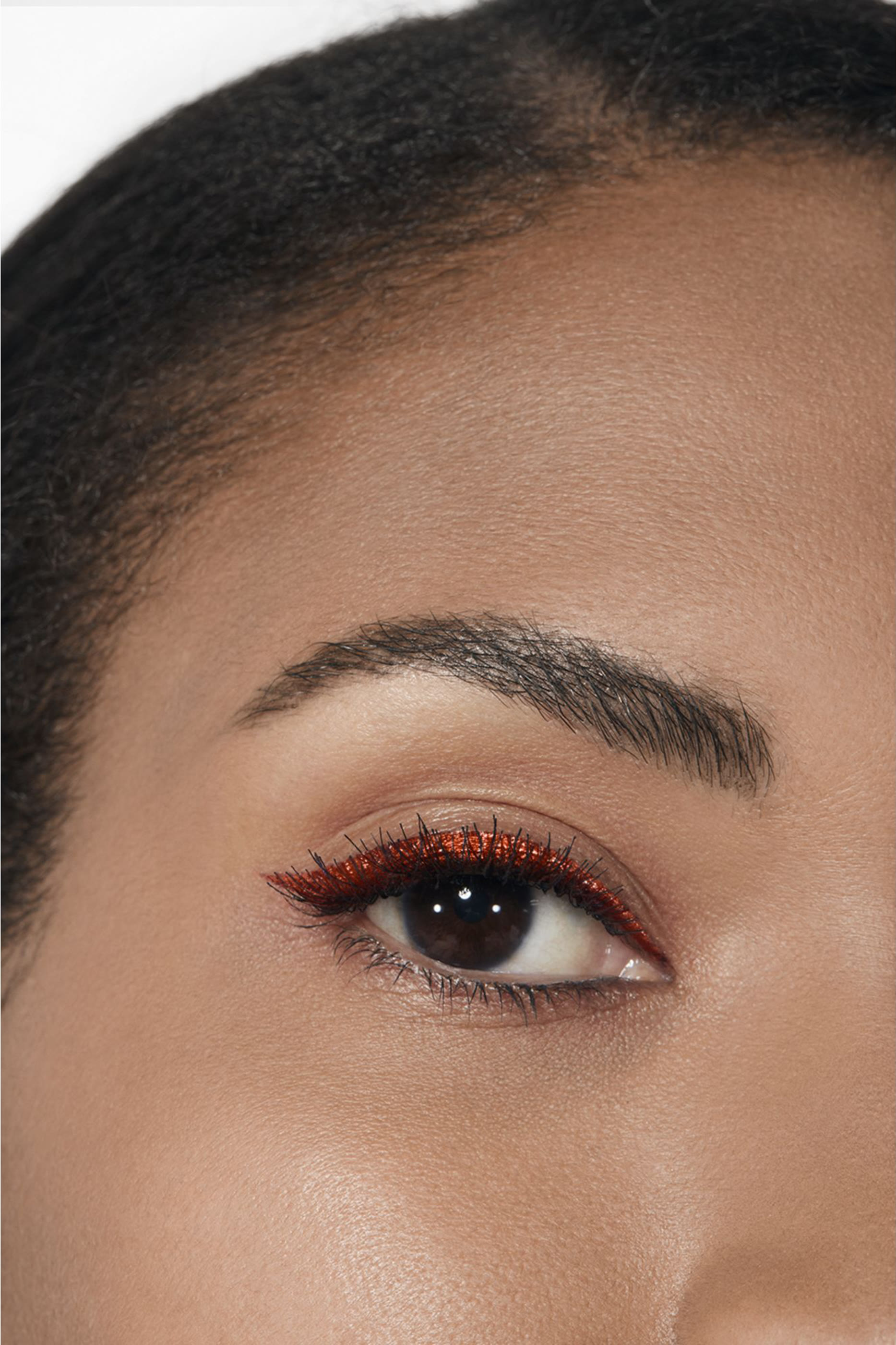 قلم تحديد عيون Le Liner De Chanel  سائل مقاوم للماء عالي الدقة يدوم طويلا