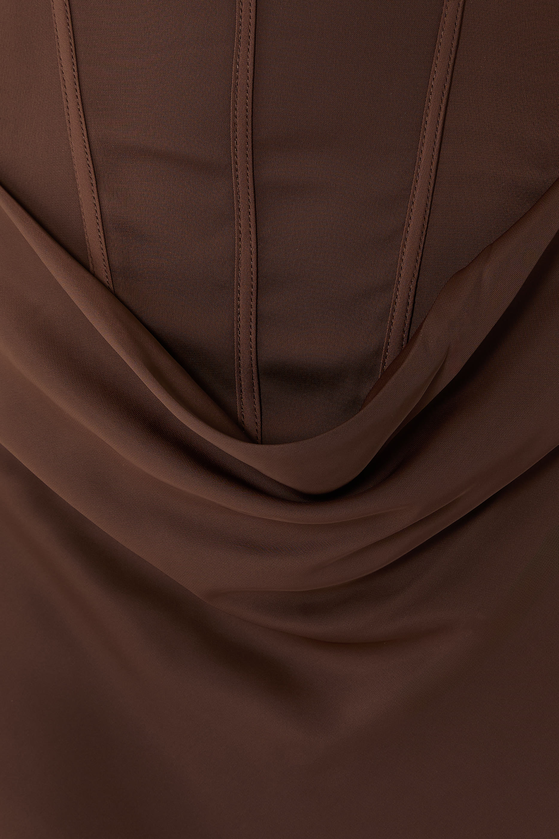 فستان طويل بكورسيه ساتان