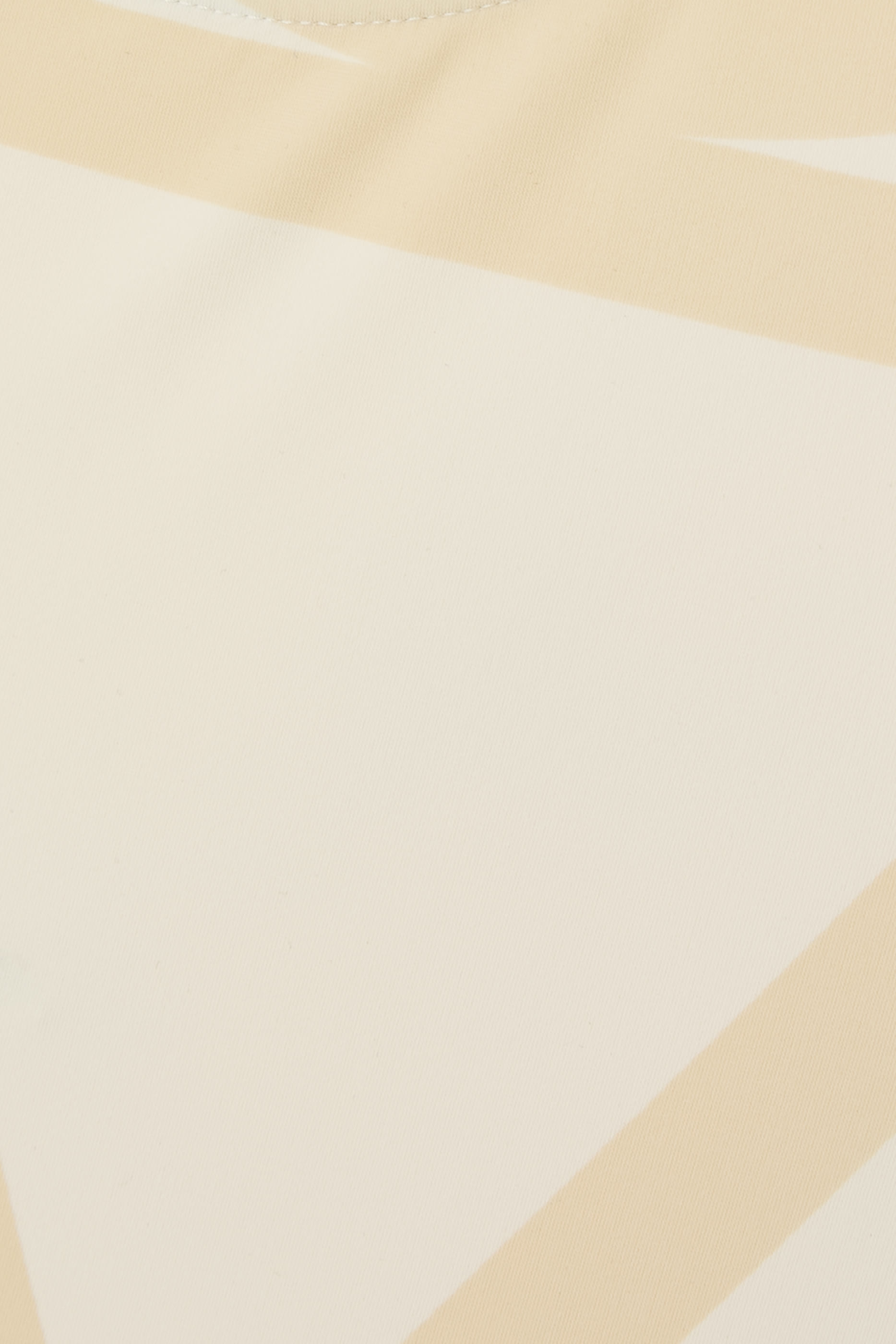 بدلة سباحة بحروف شعار الماركة