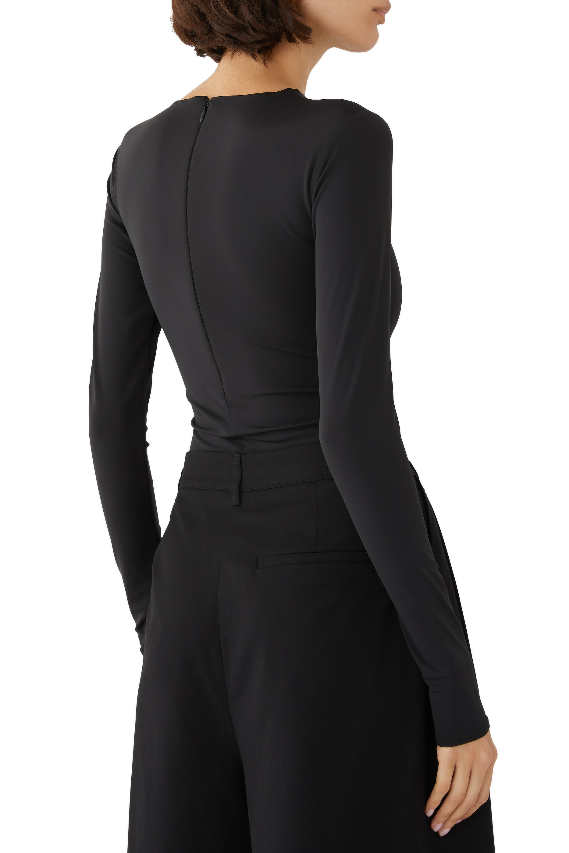 بدلة بأكمام طويلة