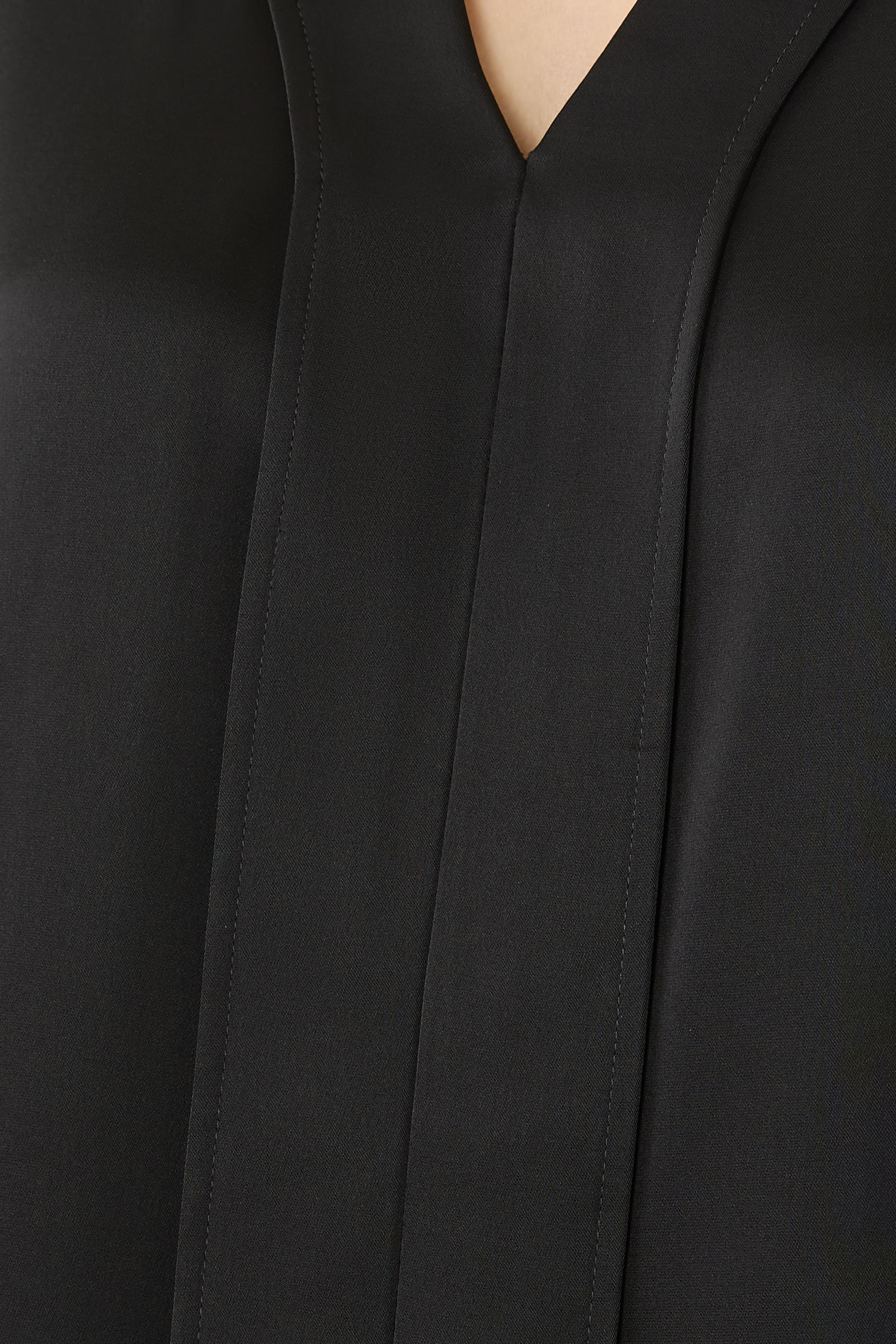 بلوزة بأكمام طويلة بحياكة في المنتصف