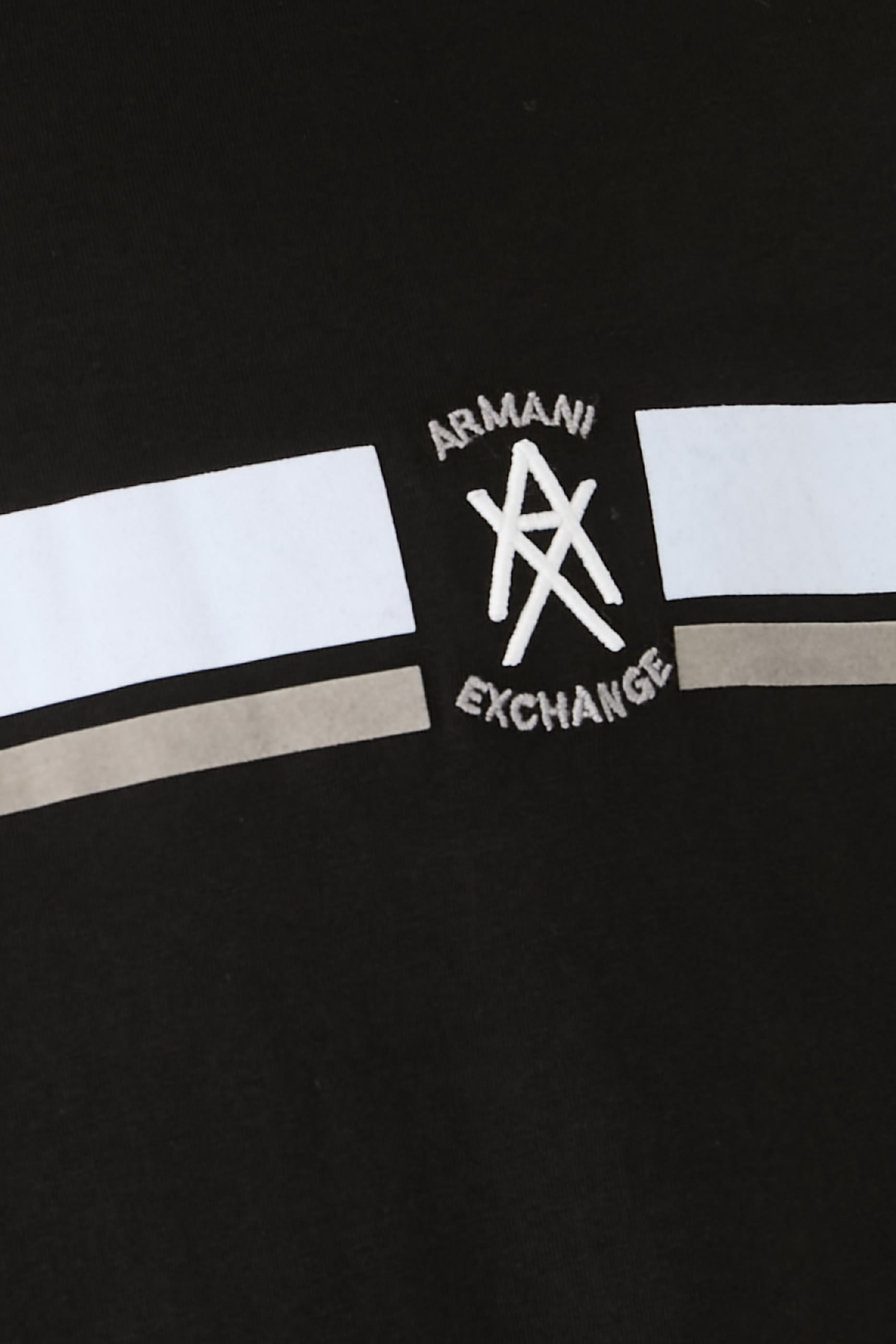 تيشيرت بشعار حرفي الماركة