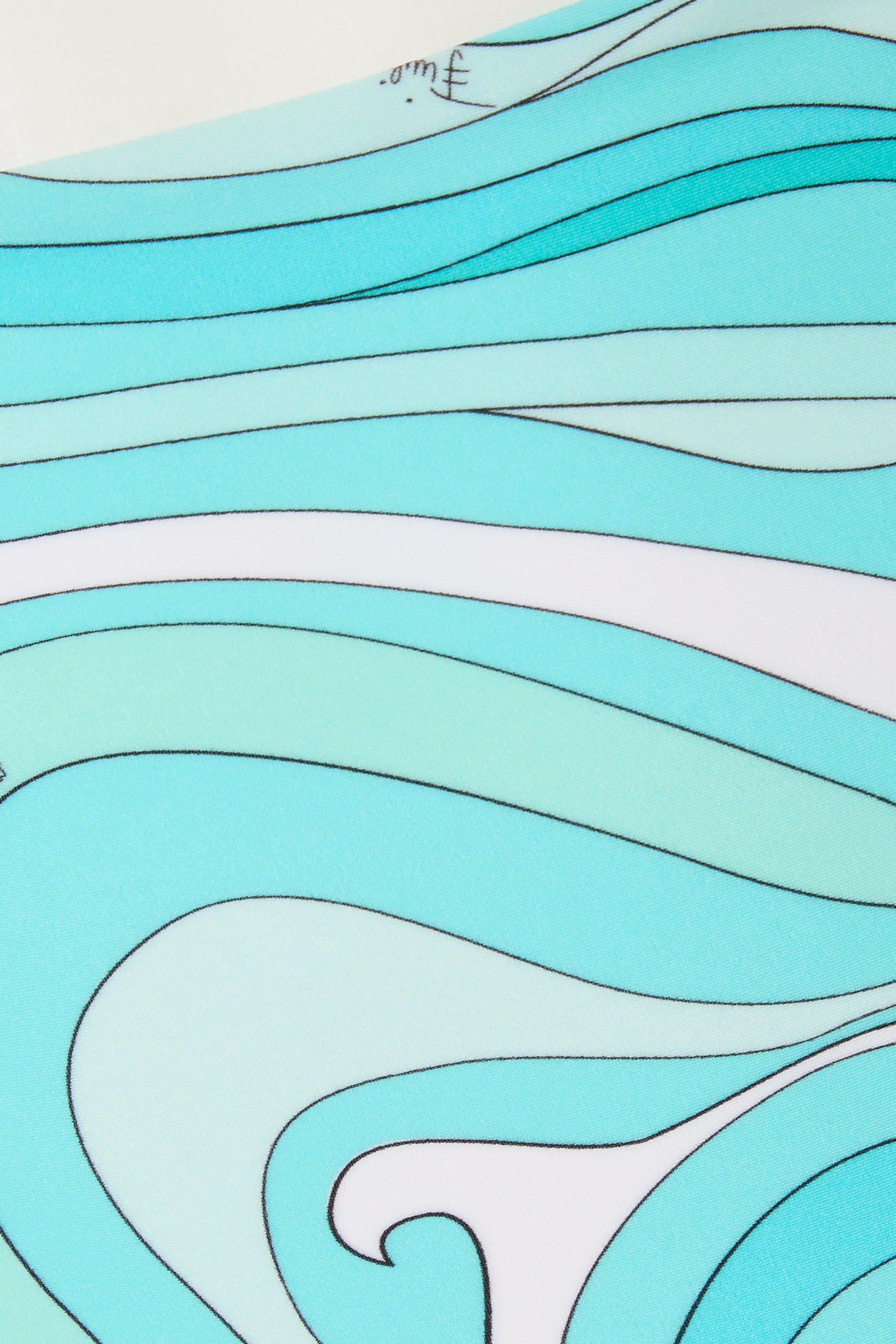 قطعة بيكيني سفلية بخصر مرتفع ونقشة مارمو