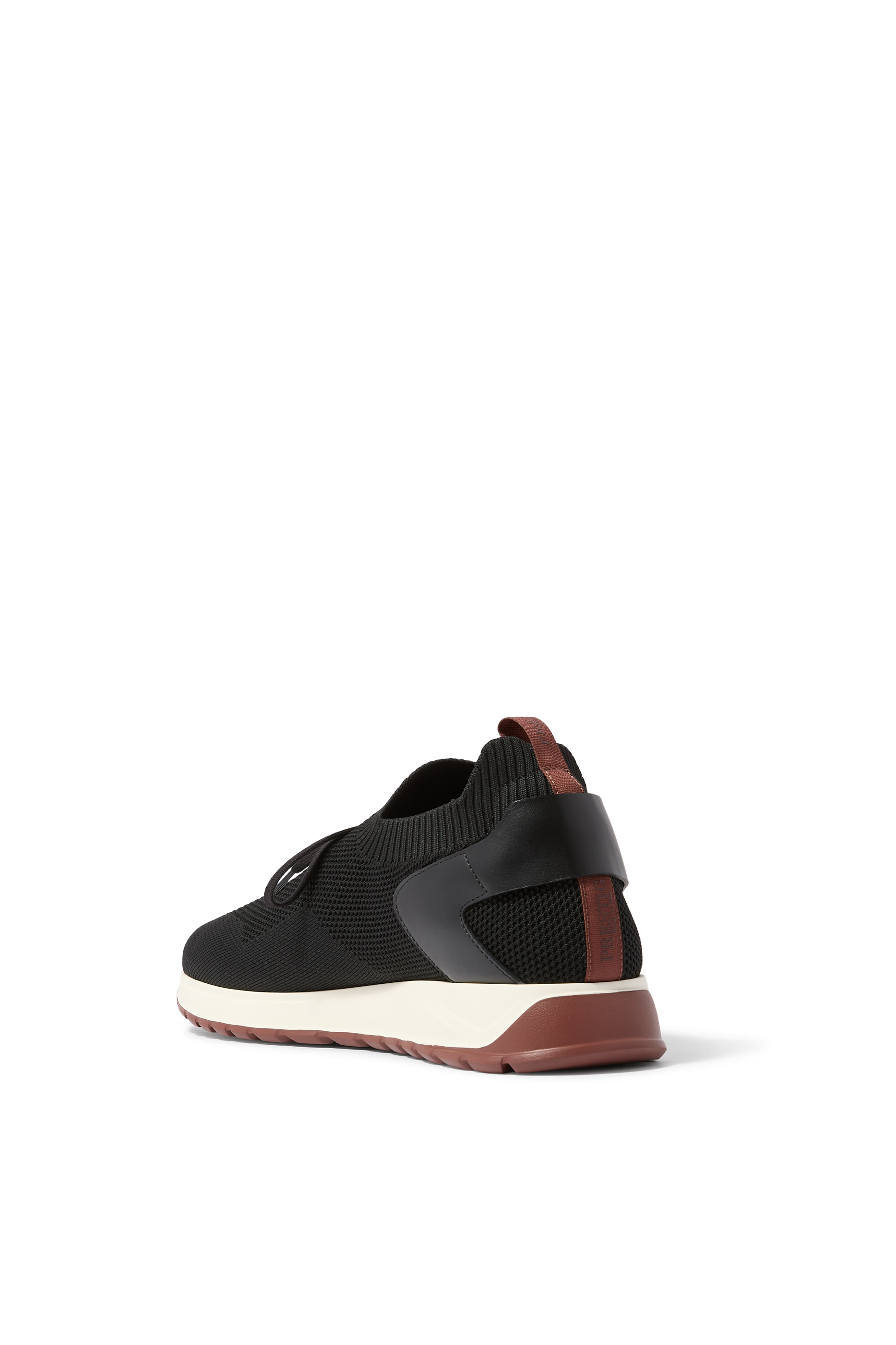 سنيكرز فيم والك بإصدار محدود