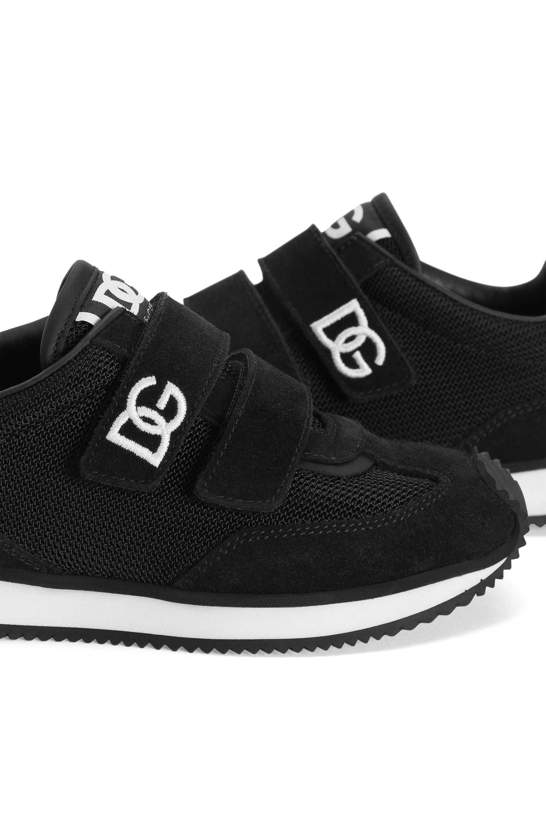 سنيكرز بشعار الماركة وحافة شمواه للأطفال