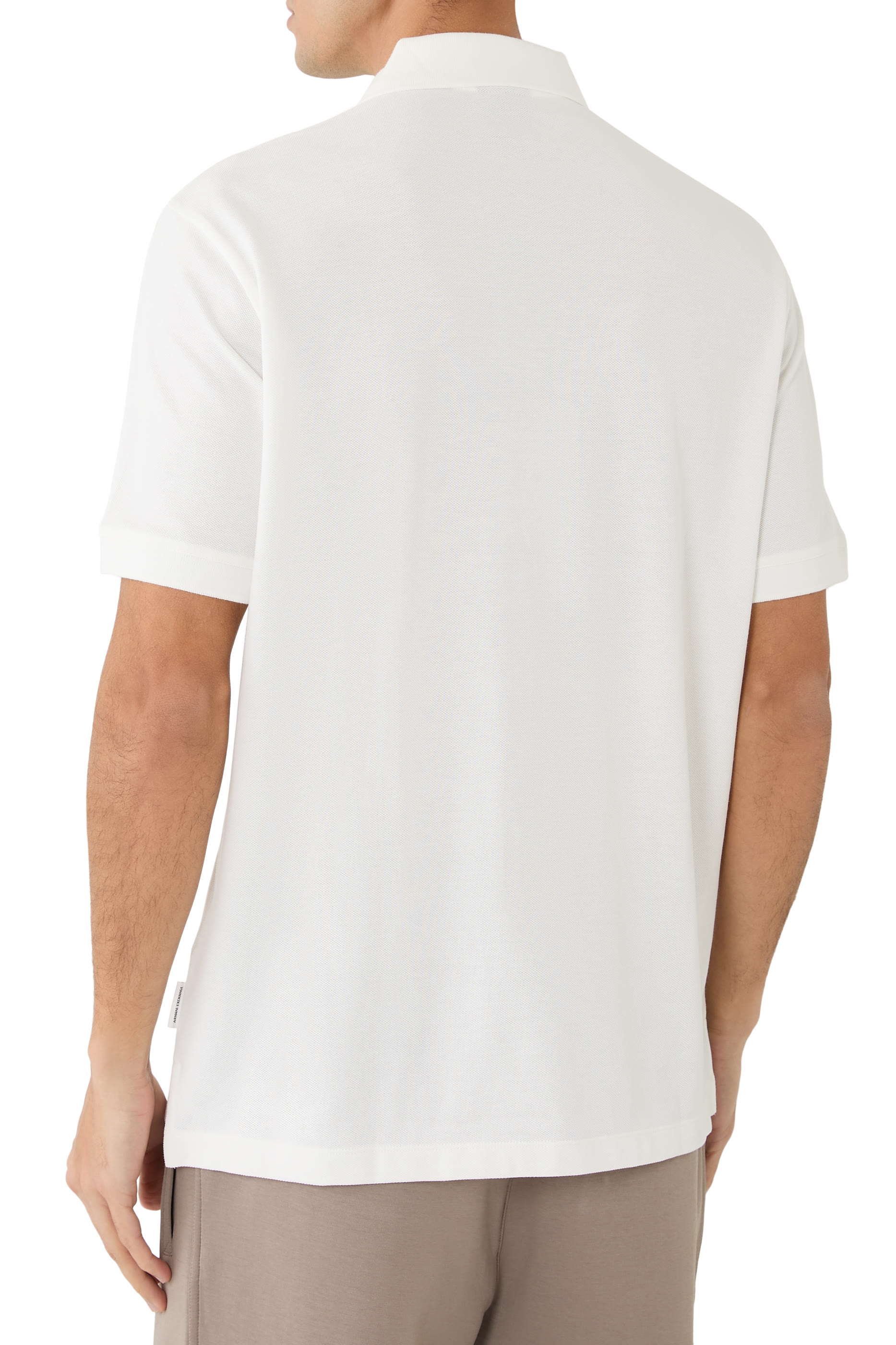 قميص بولو بجيب بشعار الماركة 