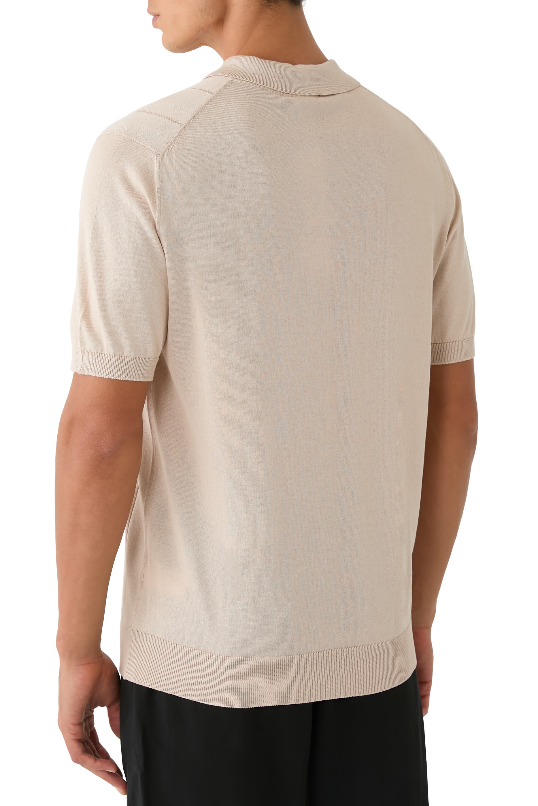 قميص بولو بياقة مفتوحة