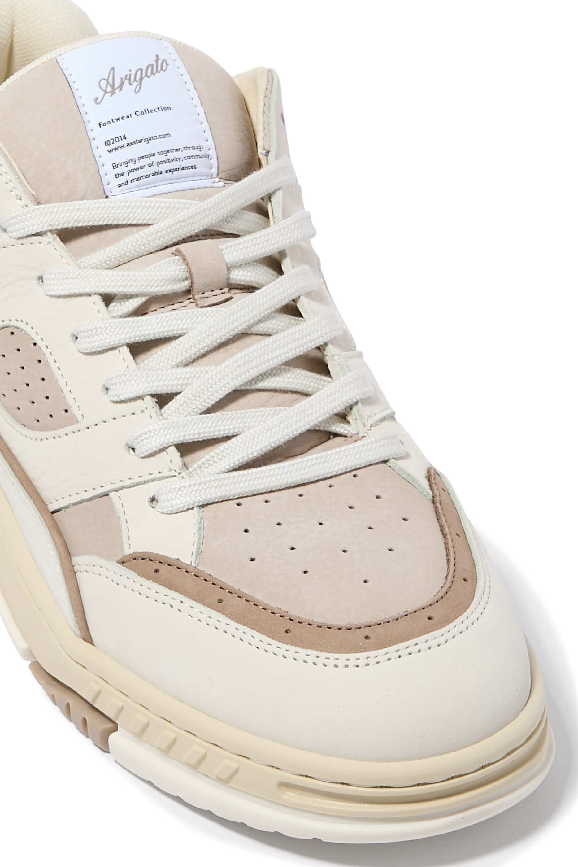 سنيكرز إريا لو