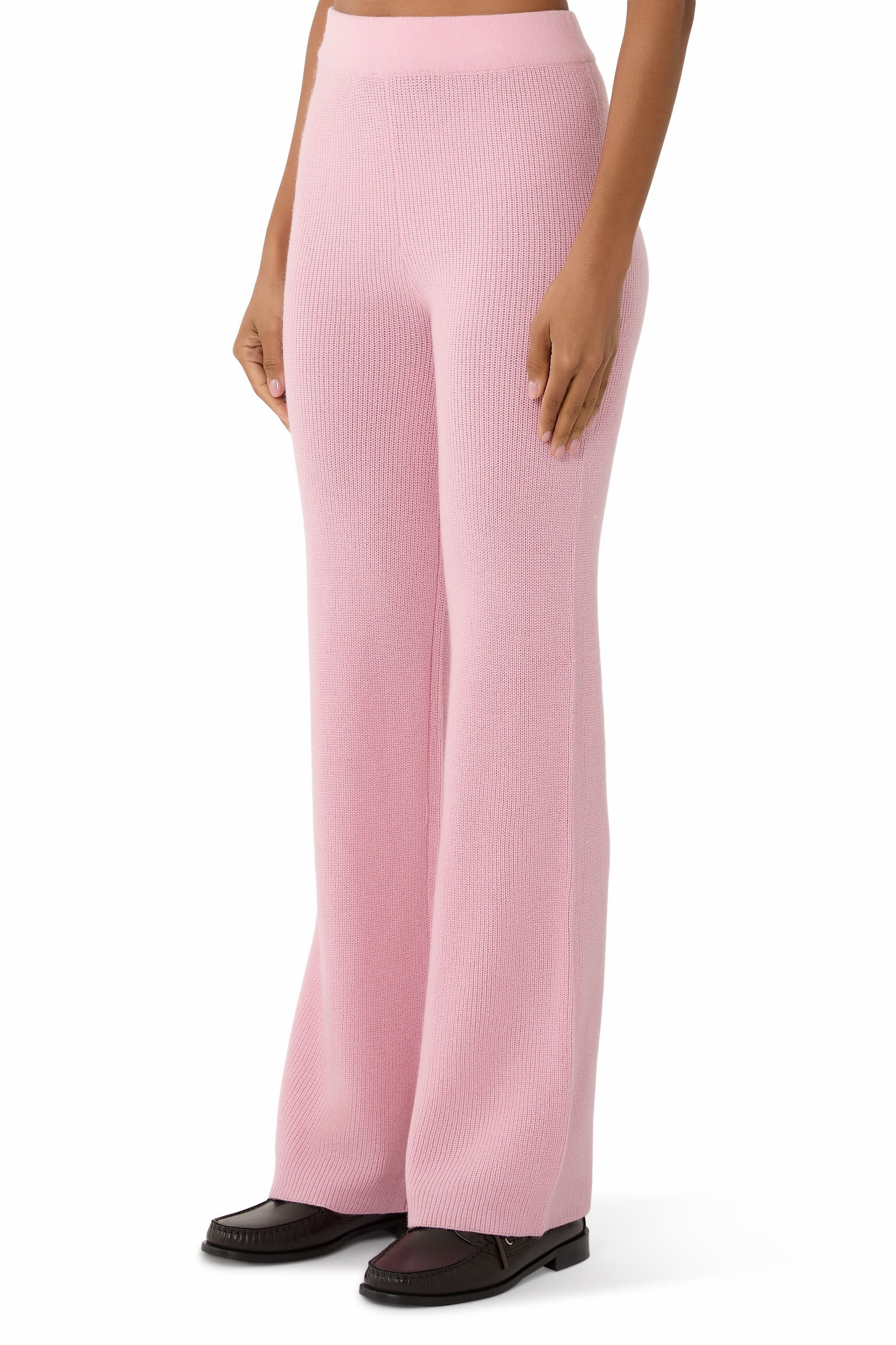 بنطال بقصة ساق واسعة مريحة