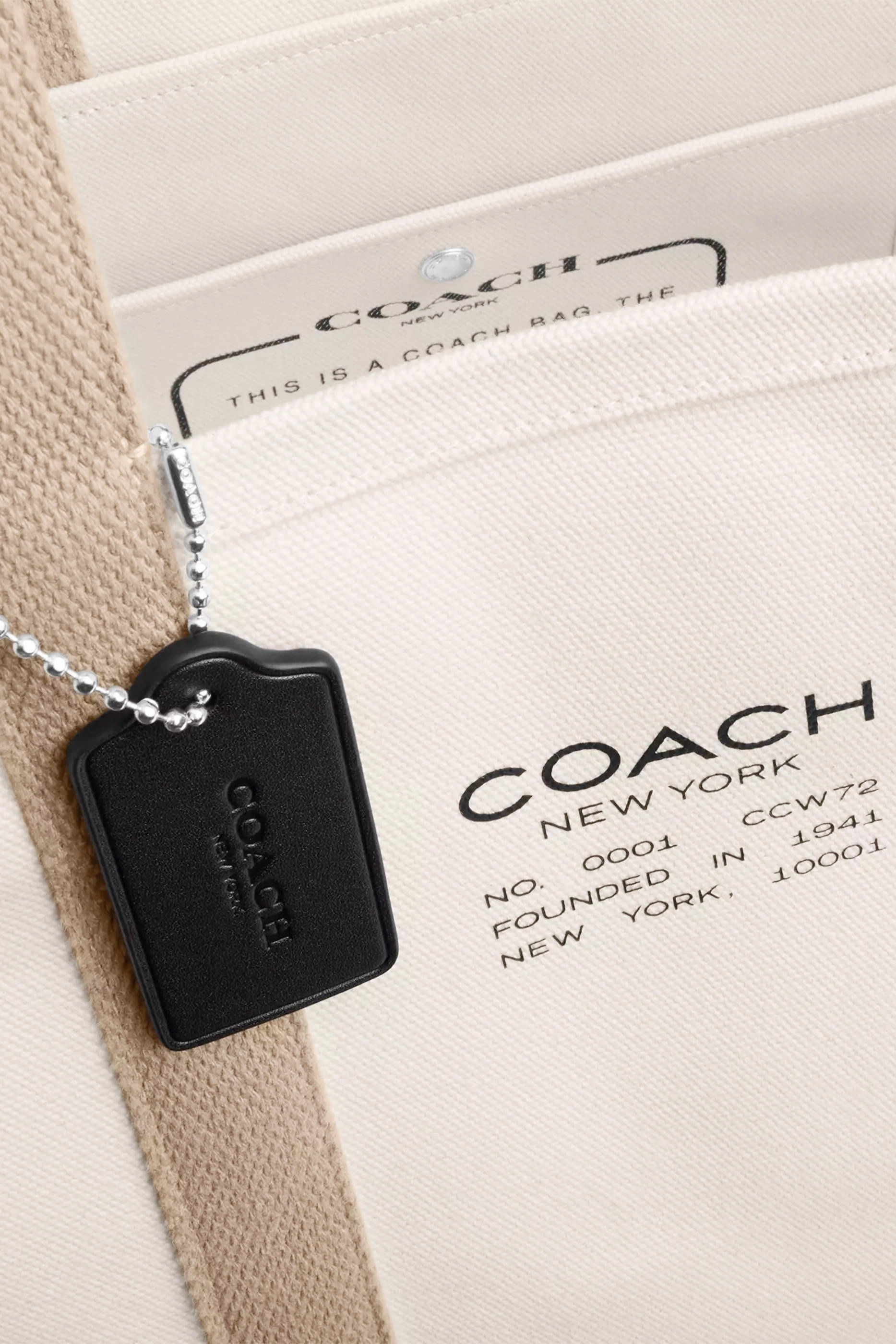 حقيبة يد بتصميم عملي