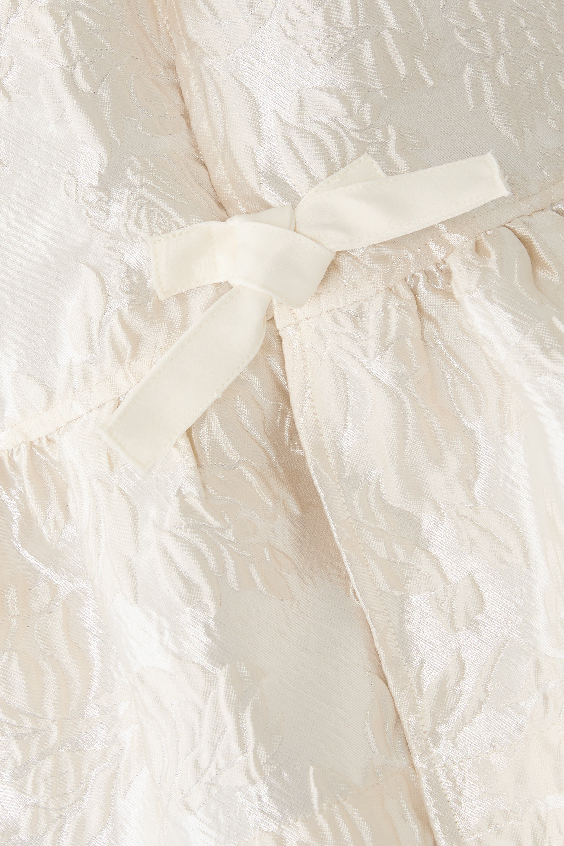 بلوزة بربطات وحافة جرس ستان