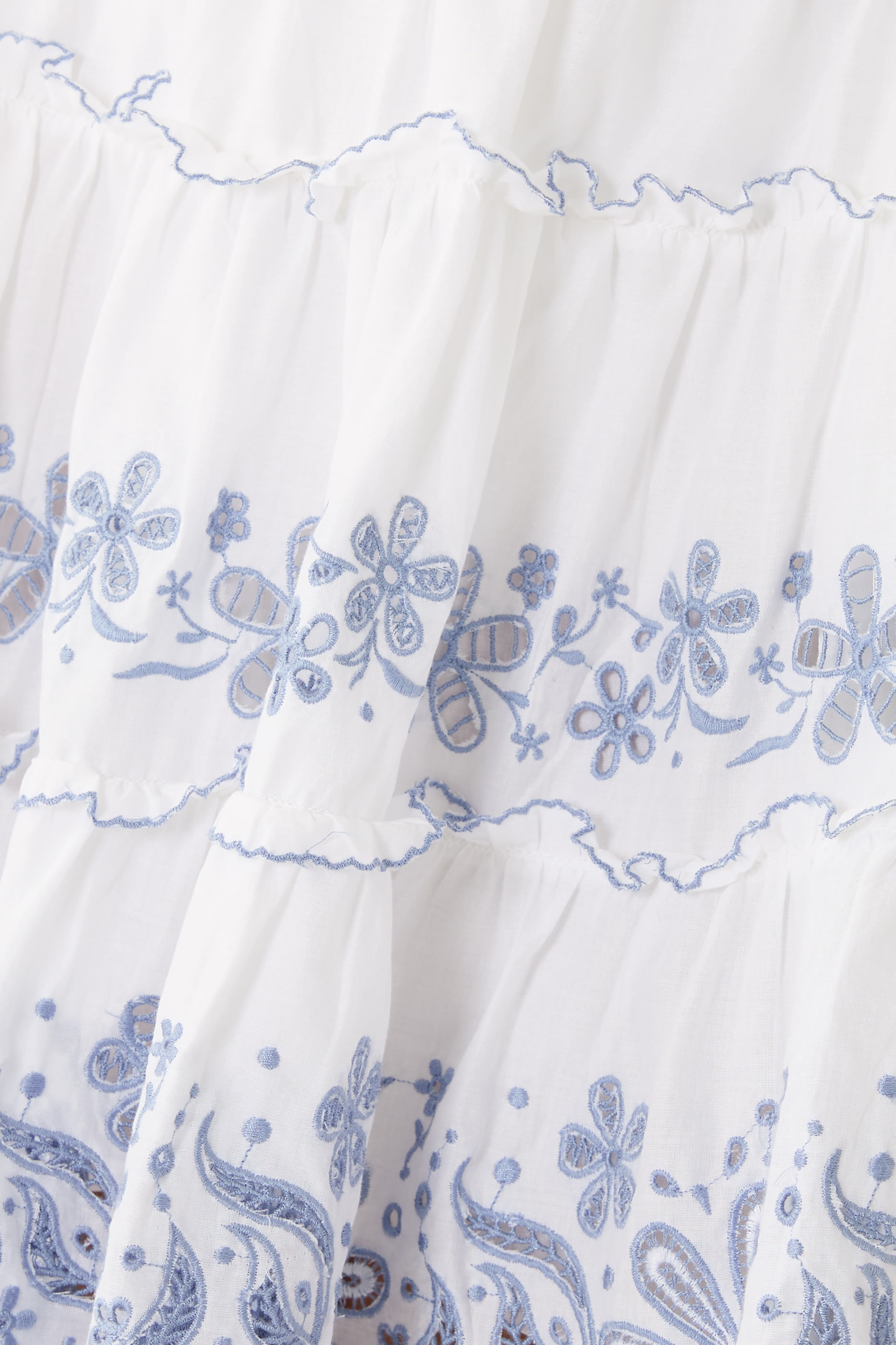 تنورة قصيرة بتصميم متدرج وتطريزات زهور 