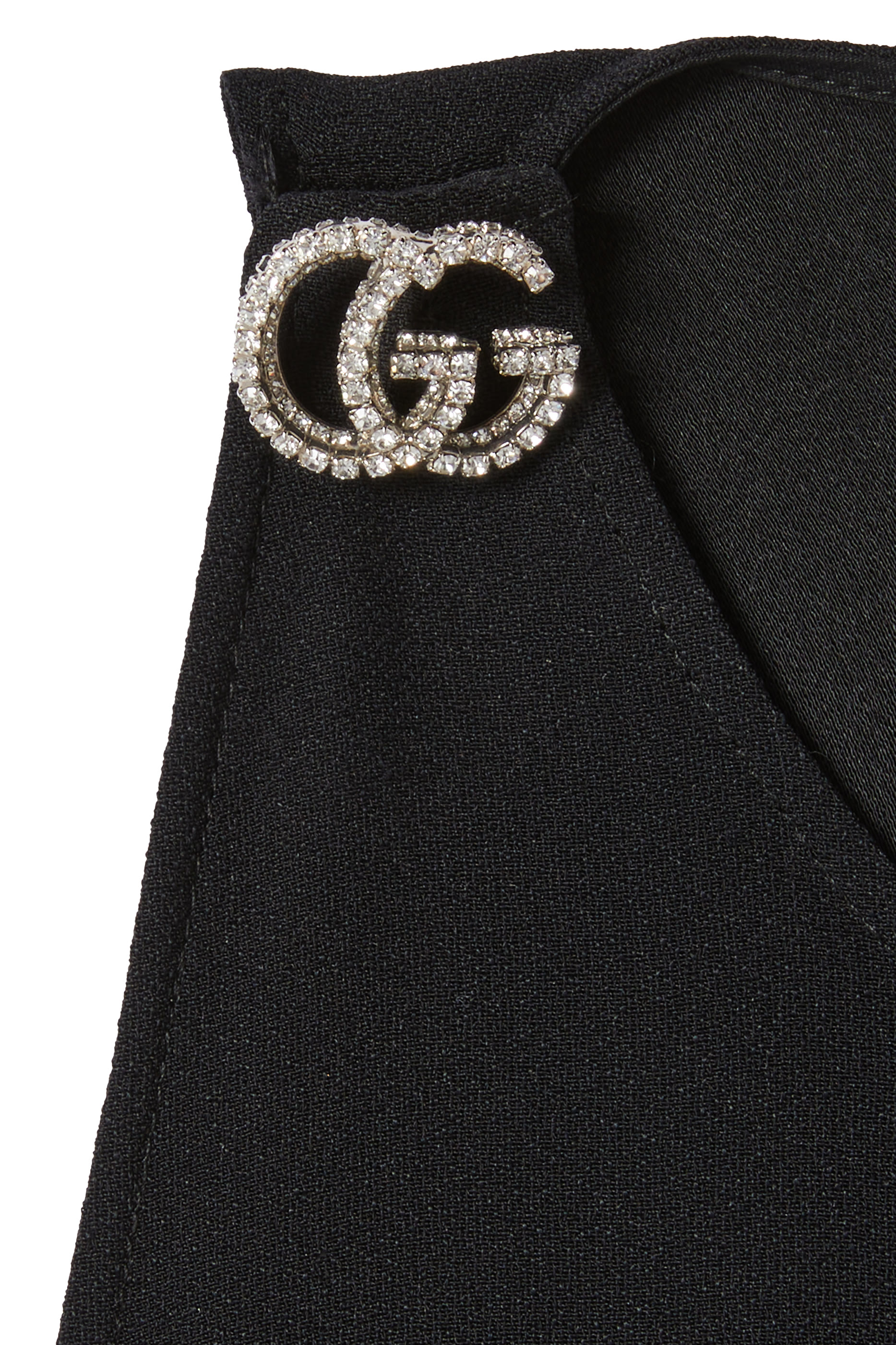 فستان سهرة بشعار الماركة