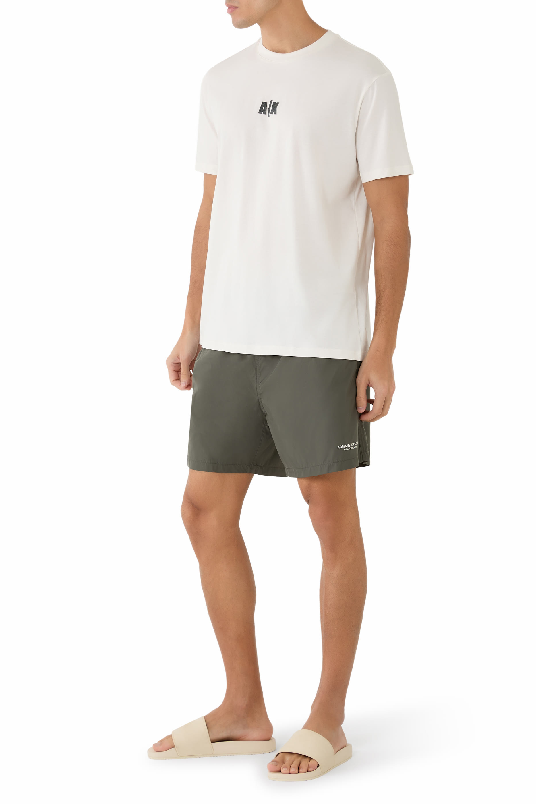 شورت سباحة بشعار الماركة