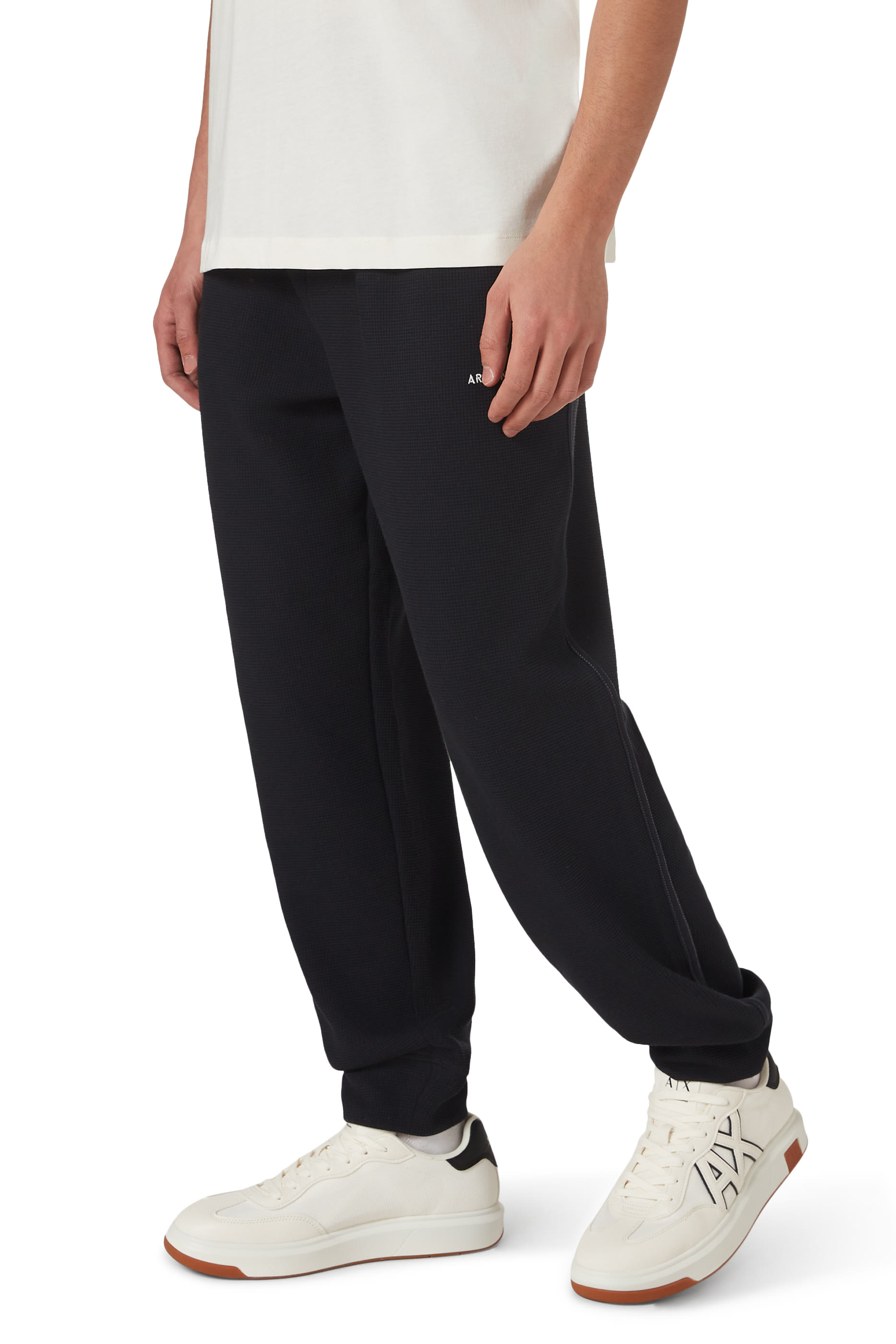 سنيكرز فينيس بشعار الماركة على الجانب