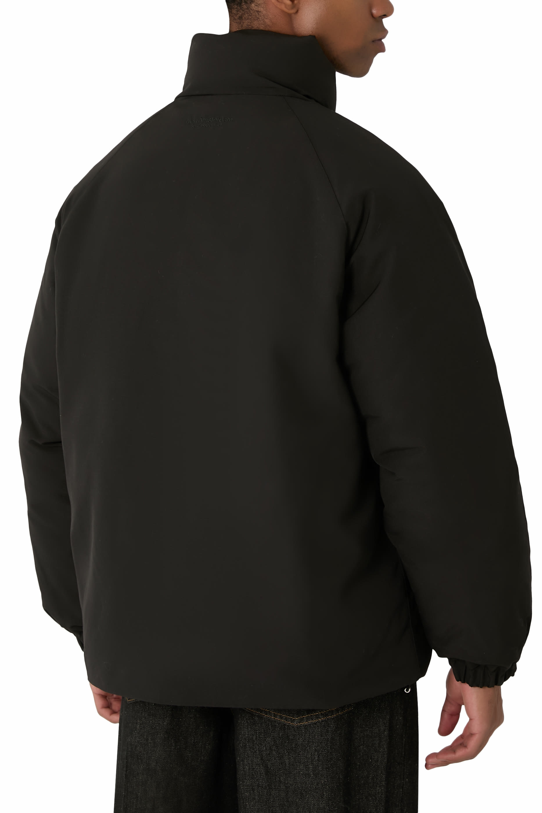 جاكيت بوجهين وتفاصيل عاكسة