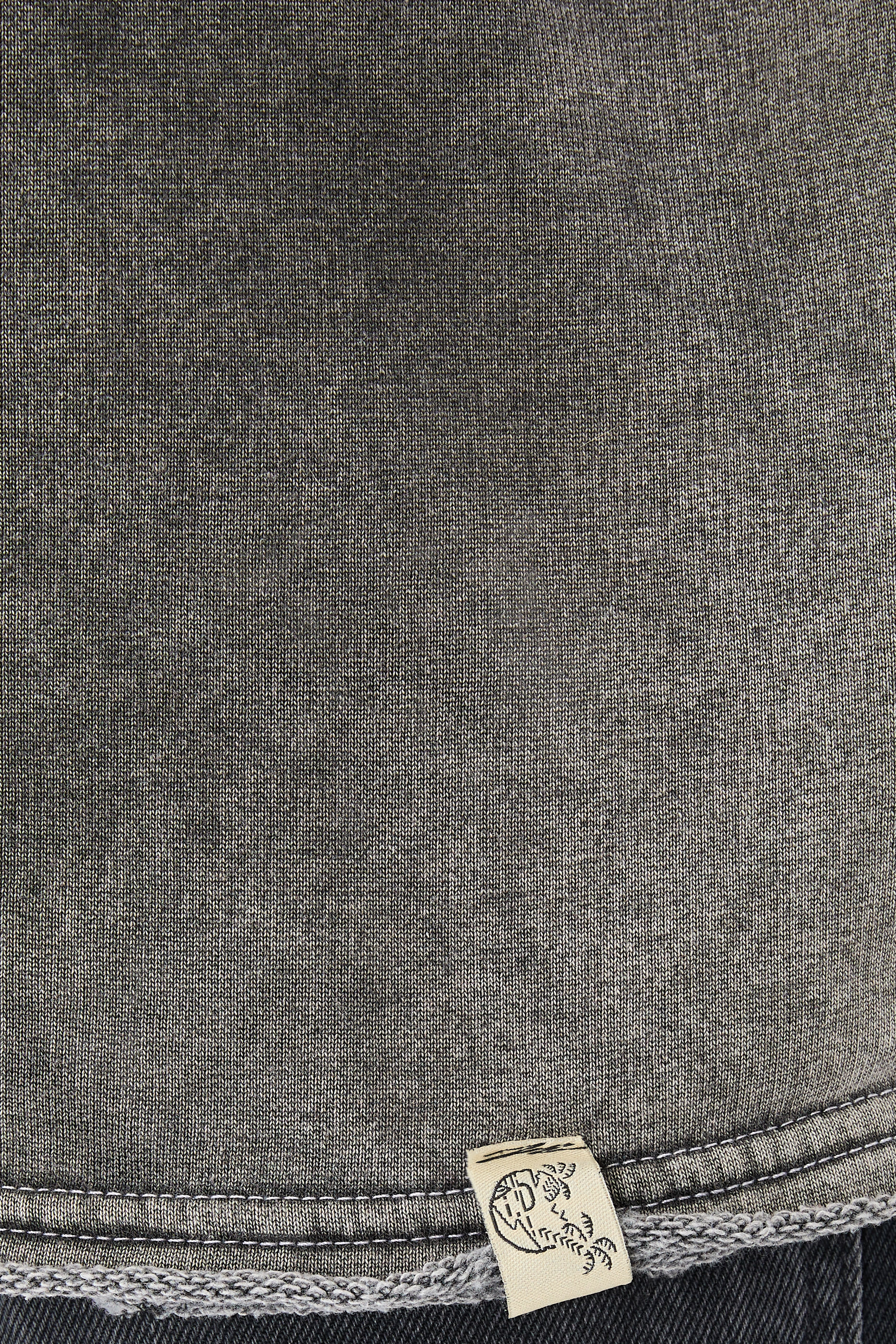 كنزة بأكمام طويلة