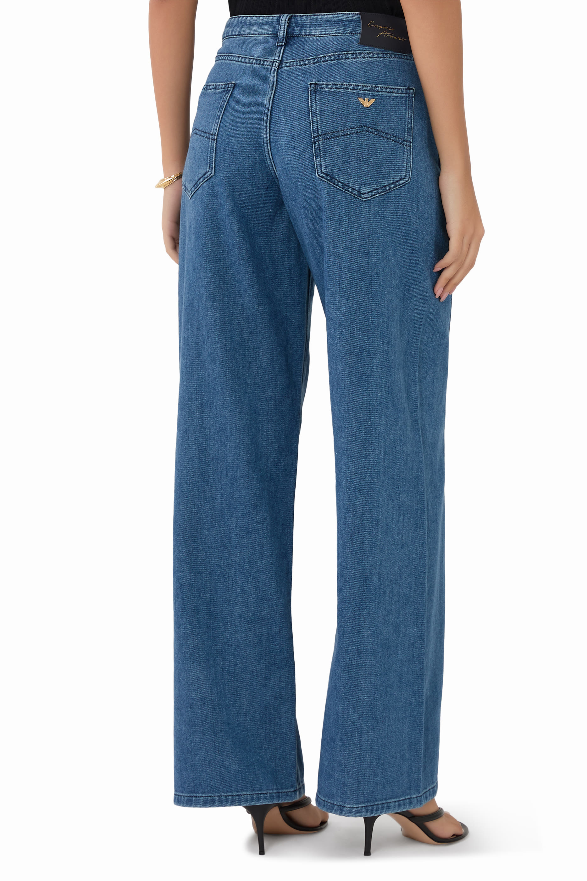 بنطال جينز بقصة مريحة