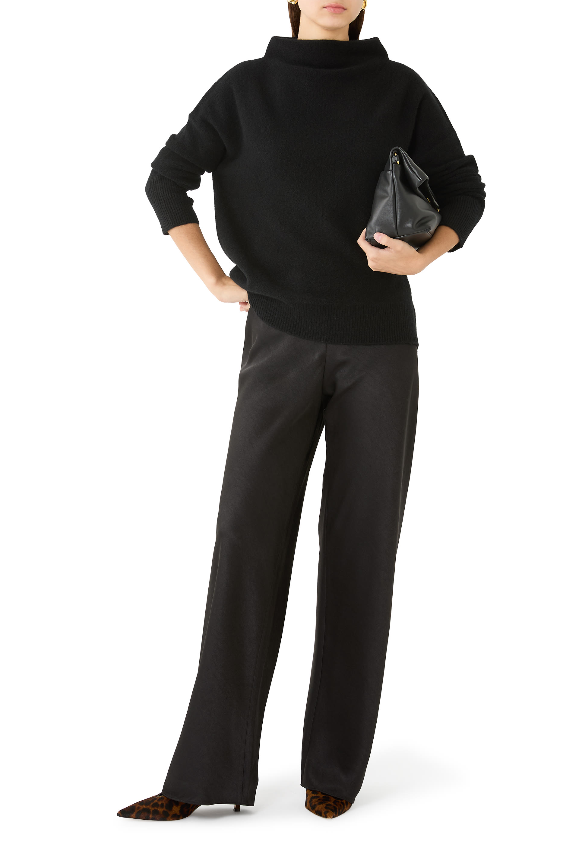 بنطال بياس بقصة واسعة ساتان