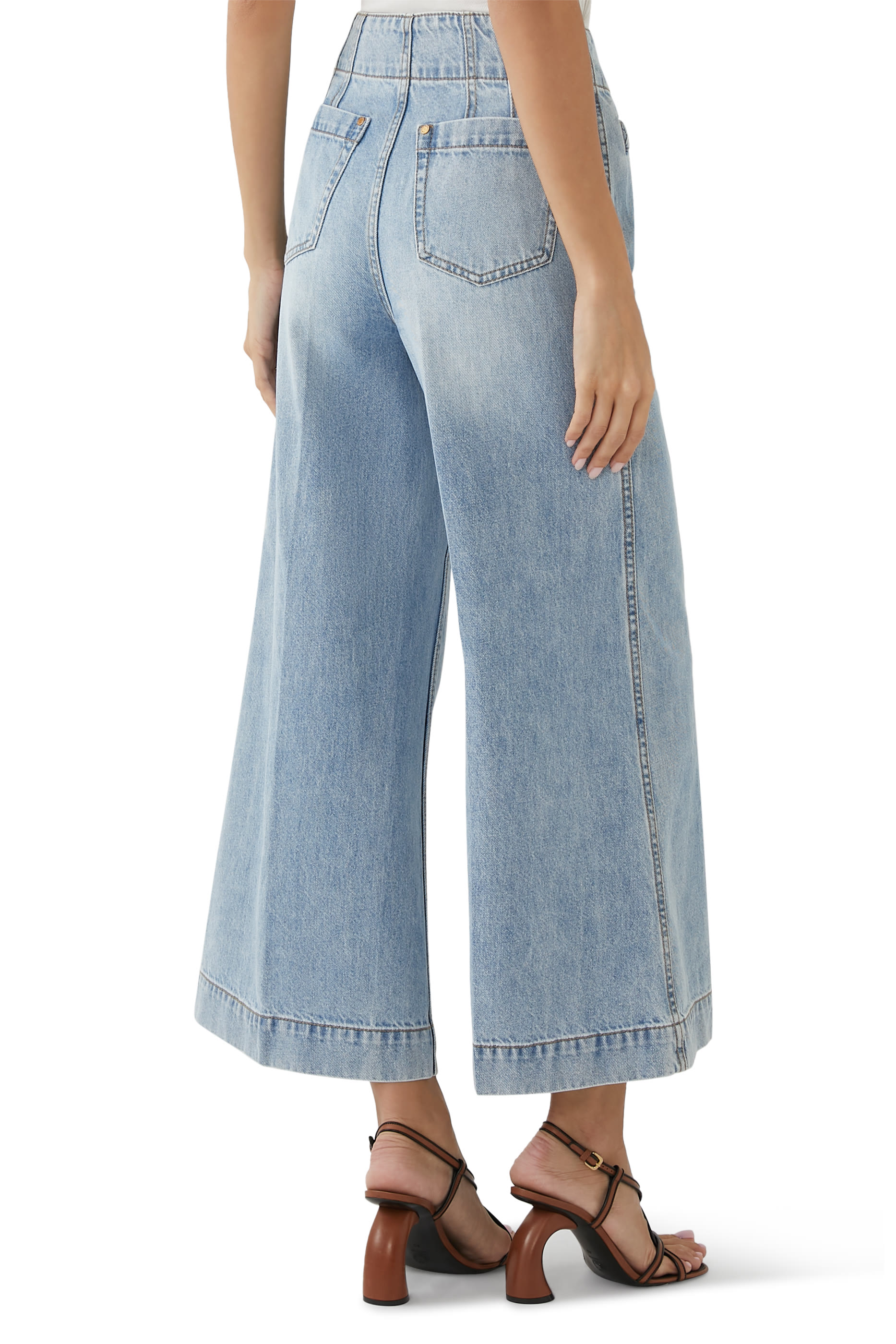 بنطال جينز لاكي بقصة واسعة قصيرة