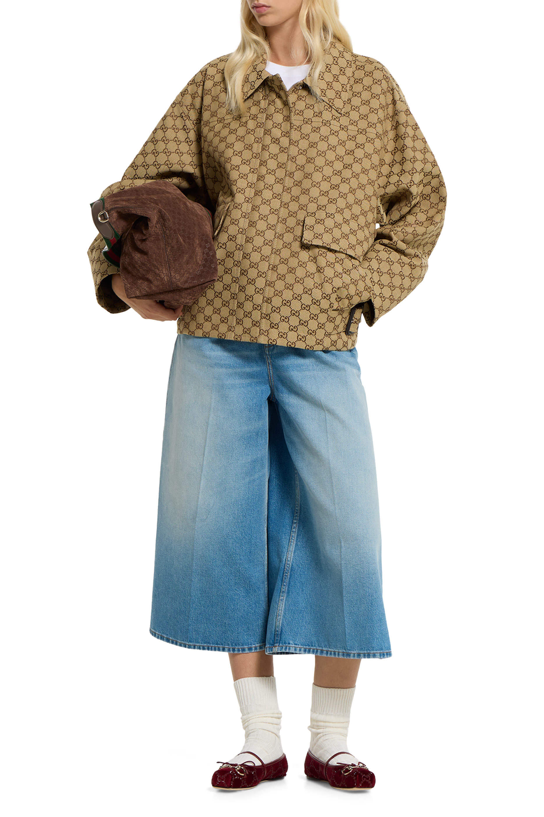 حذاء بالرينا بحلية شعار الماركة مرصعة بكريستال