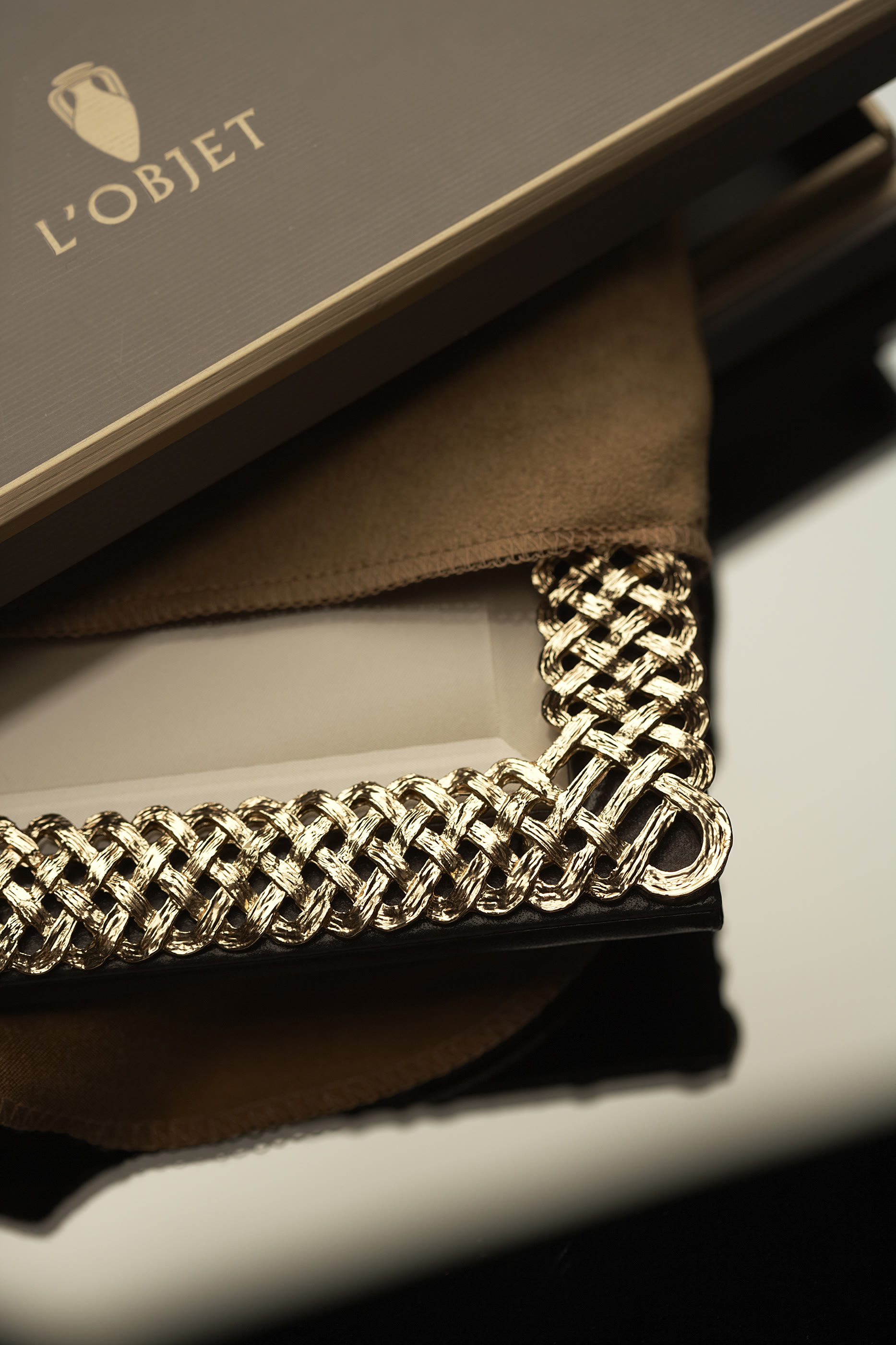 إطار صور 8 &times; 10 بتصميم مجدول مطلي بالذهب