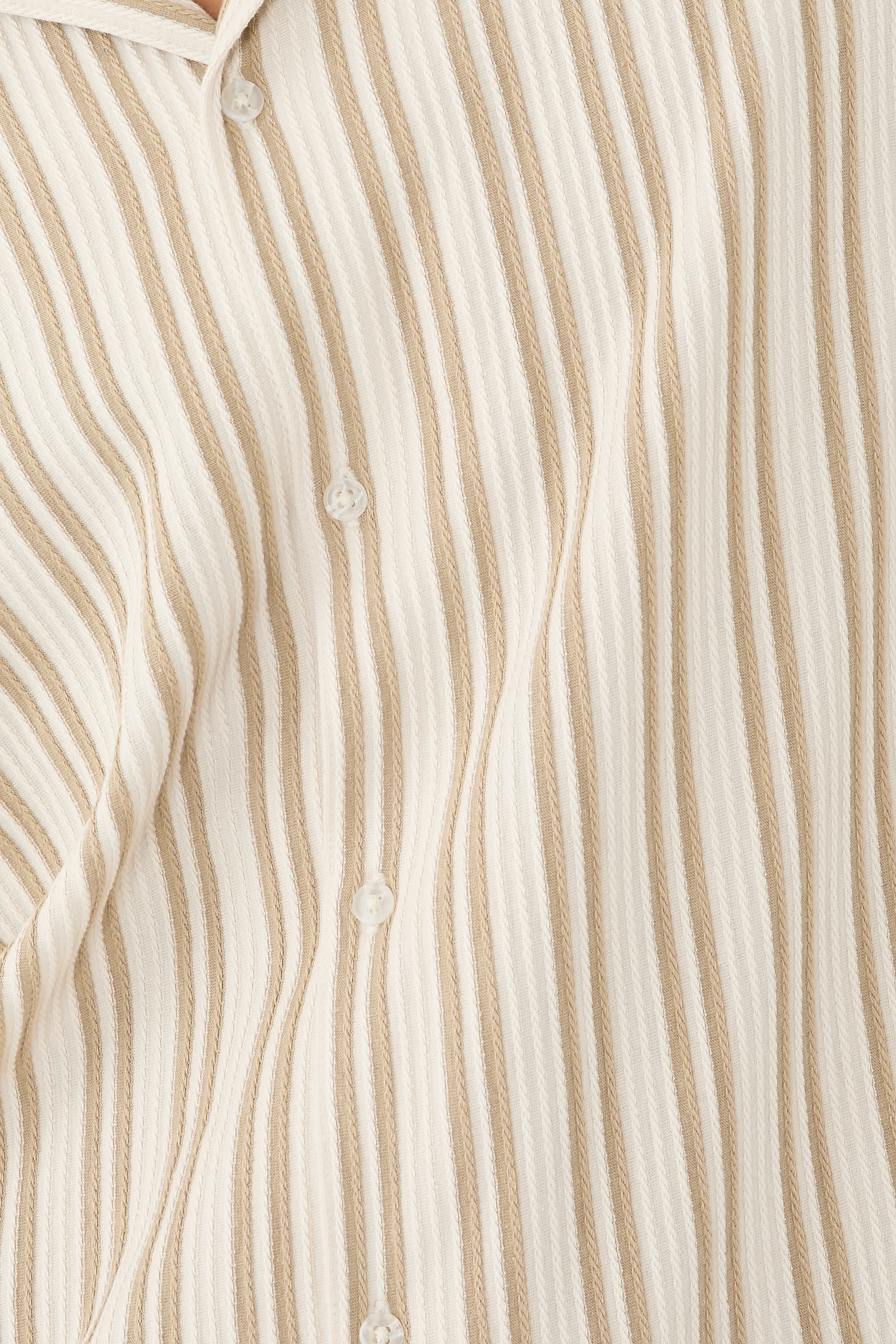 قميص مخطط بصف أزرار أمامية جاكار